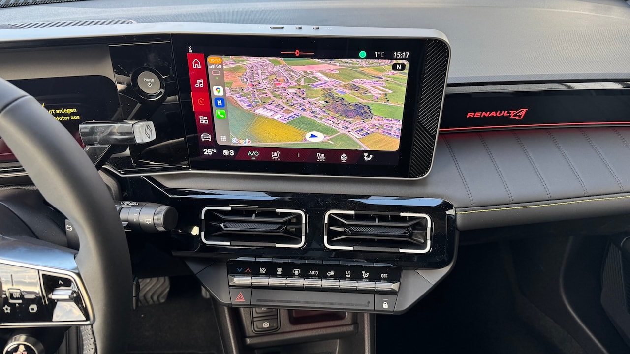 RENAULT R4 E-Tech Comfort Range 52 kWh Iconic-image-16