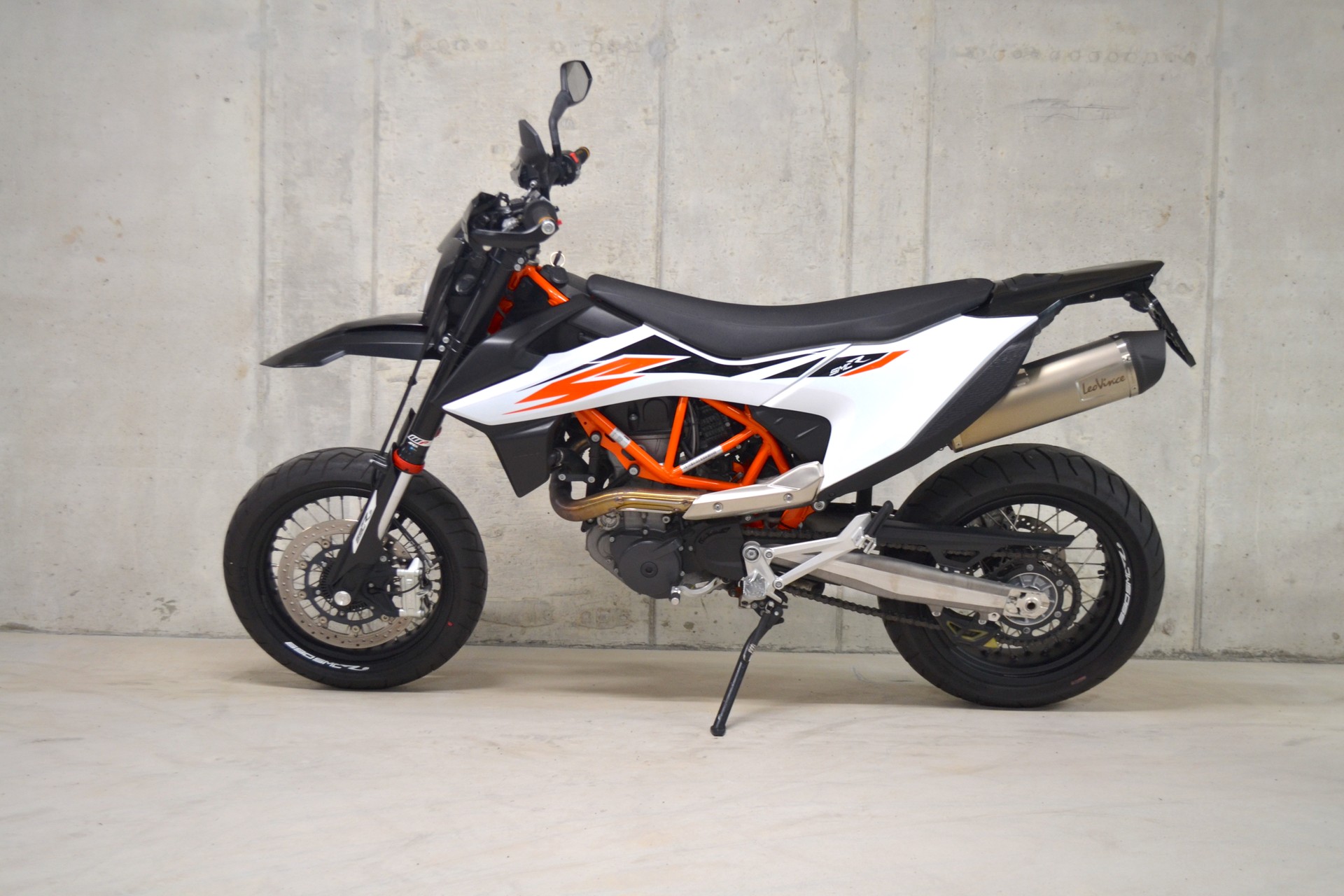 KTM 690 SMC R ABS-image-3