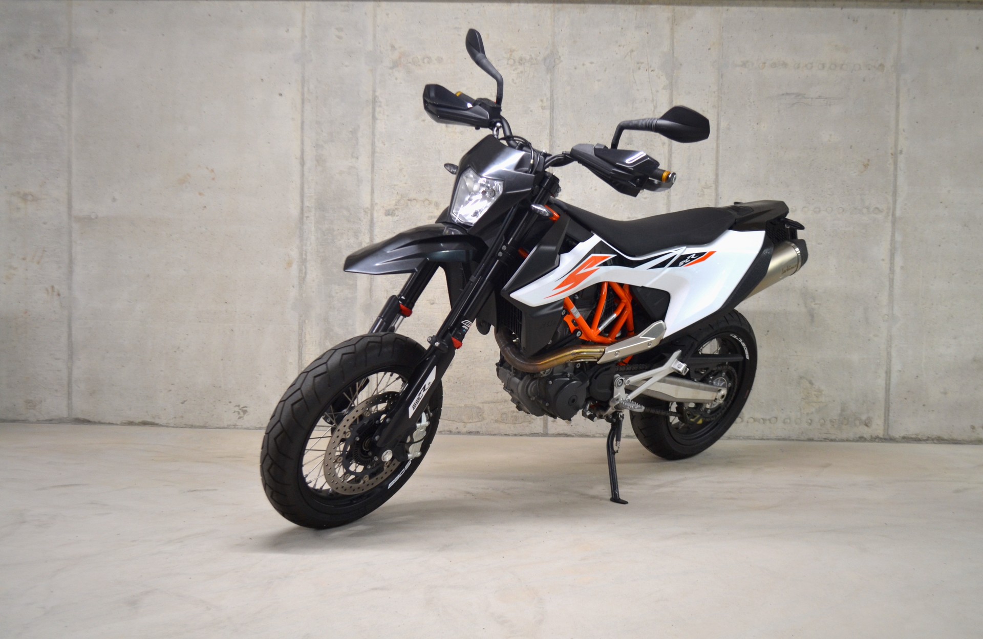KTM 690 SMC R ABS-image-1