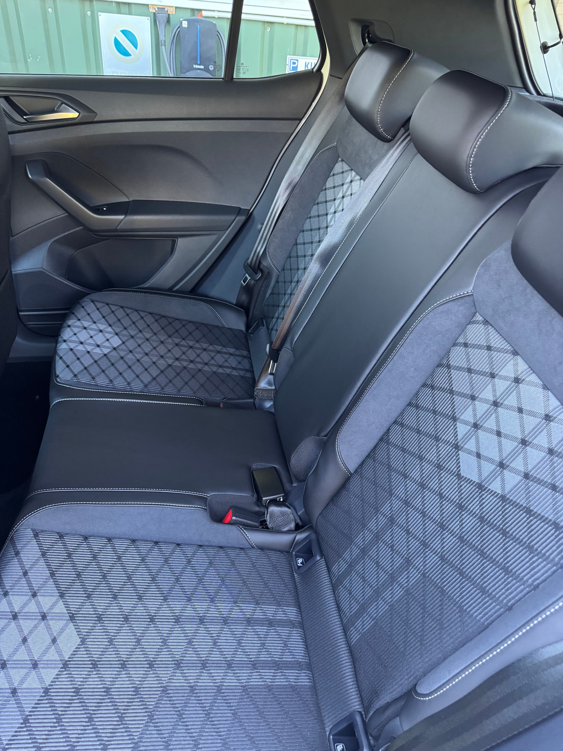 VW T-Cross 1.5 TSI EVO ACT R-Line DSG 150 PS mit Anhängerkupplung und 4 Jahren Garantie mit 39 % Rabatt !-image-6