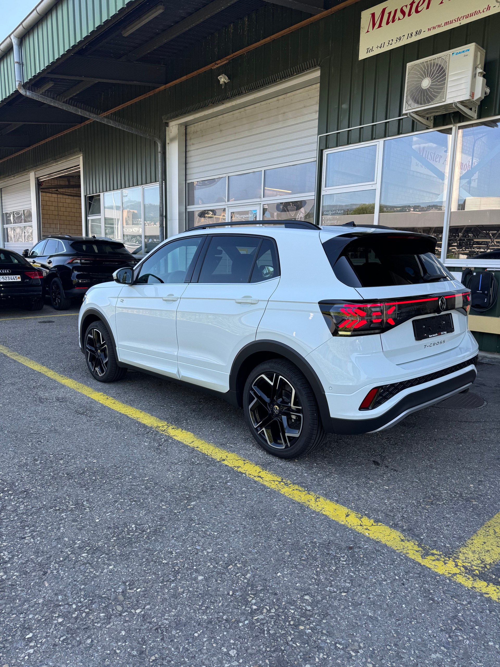 VW T-Cross 1.5 TSI EVO ACT R-Line DSG 150 PS mit Anhängerkupplung und 4 Jahren Garantie mit 39 % Rabatt !-showroom-element-1