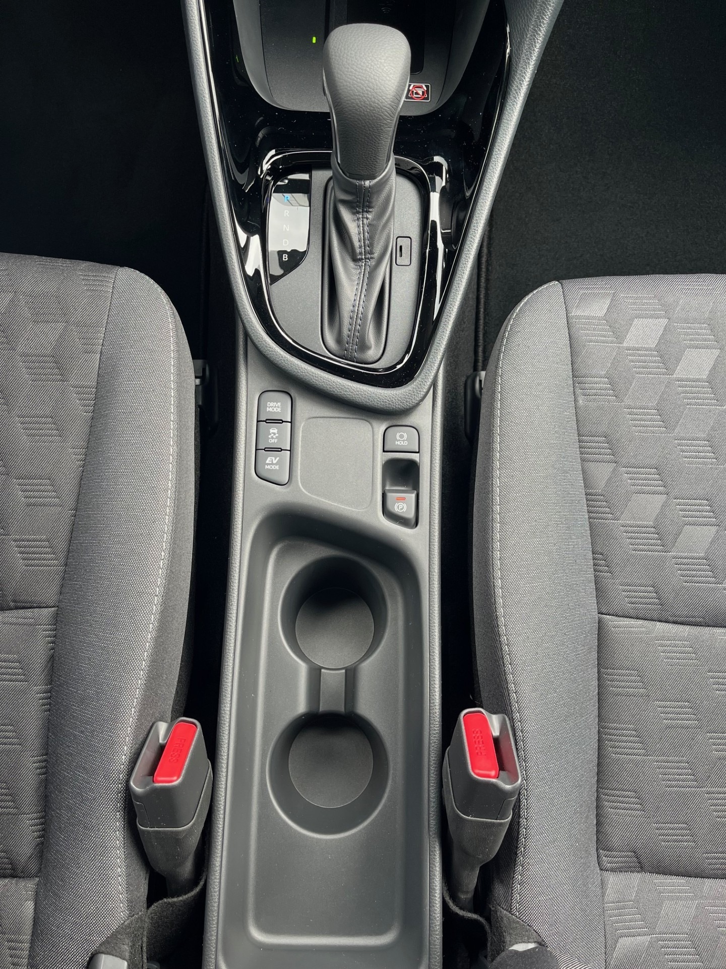 TOYOTA Yaris 1.5 Trend e-CVT-image-9