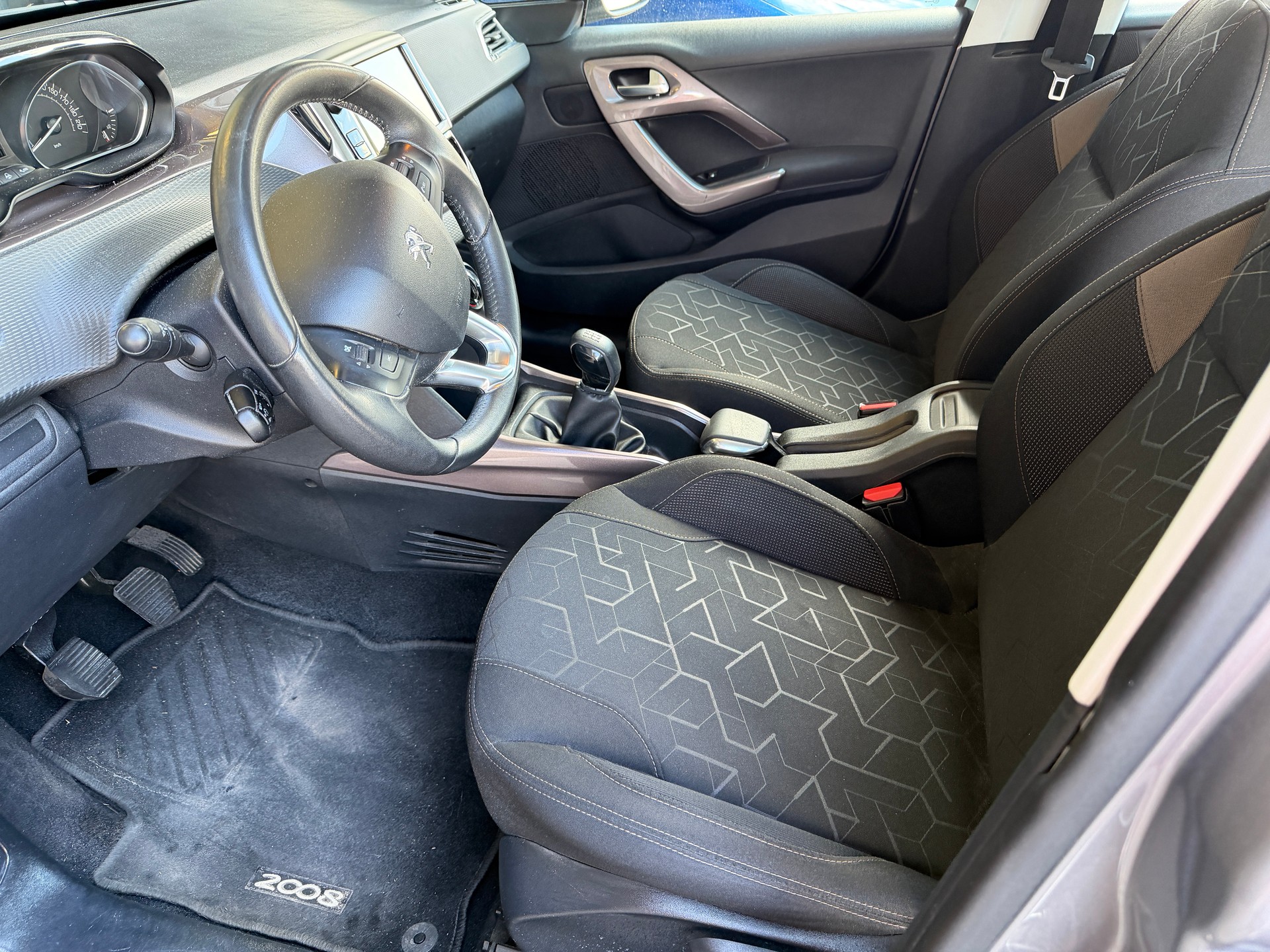 PEUGEOT 2008 1.6 VTI Active-image-10