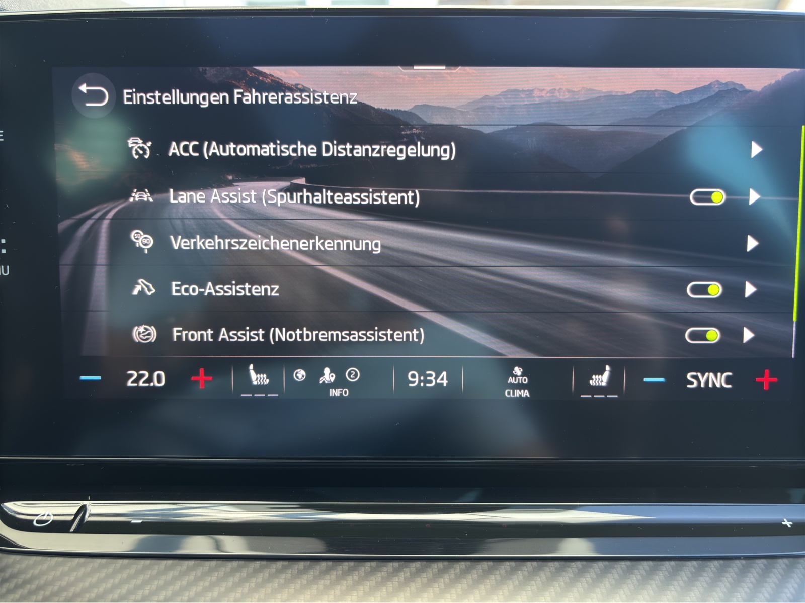 SKODA Octavia Combi 2.0 TSI DSG RS mit AHK-Vorbereitung & Rückfahrkamera-image-21