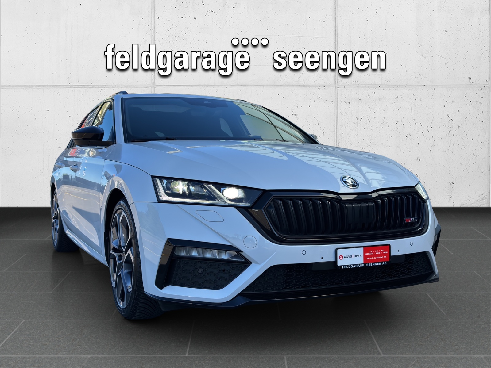 SKODA Octavia Combi 2.0 TSI DSG RS mit AHK-Vorbereitung & Rückfahrkamera-showroom-element-2