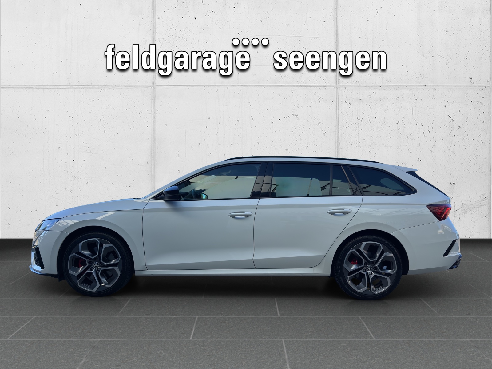 SKODA Octavia Combi 2.0 TSI DSG RS mit AHK-Vorbereitung & Rückfahrkamera-showroom-element-1