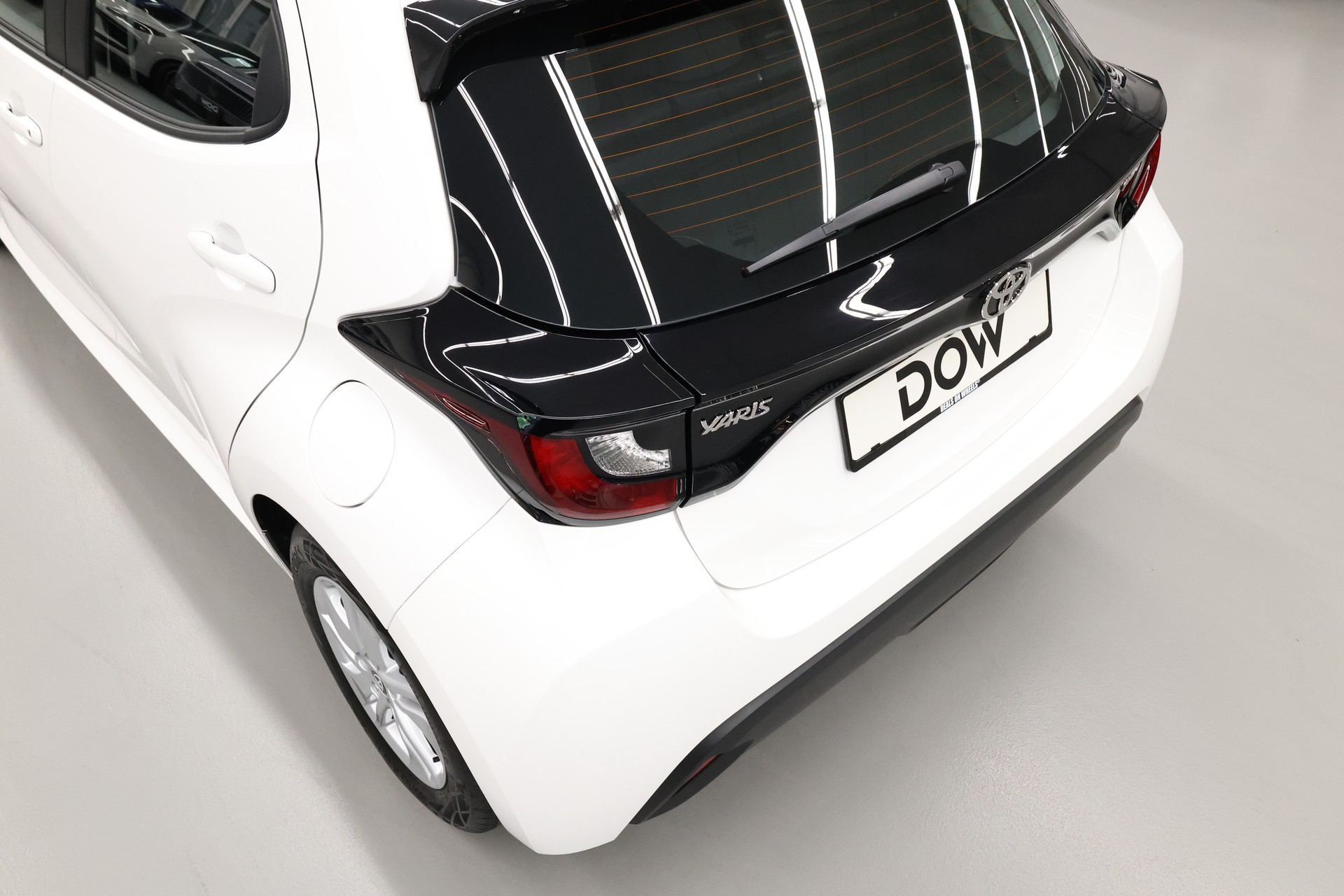 TOYOTA Yaris 1.5 Active Drive e-CVT-image-10