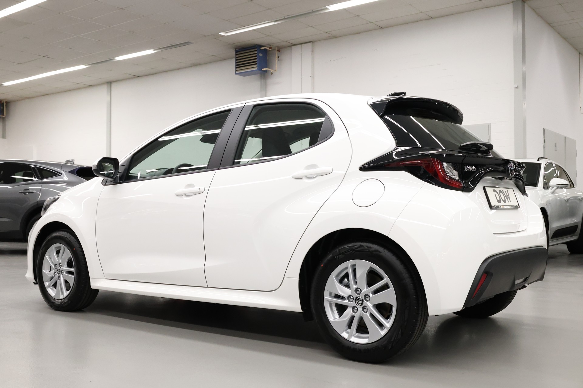 TOYOTA Yaris 1.5 Active Drive e-CVT-image-5