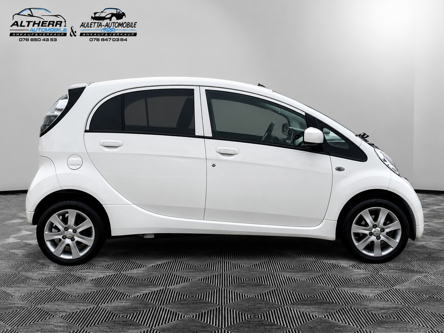 MITSUBISHI i MiEV Style-showroom-element-2