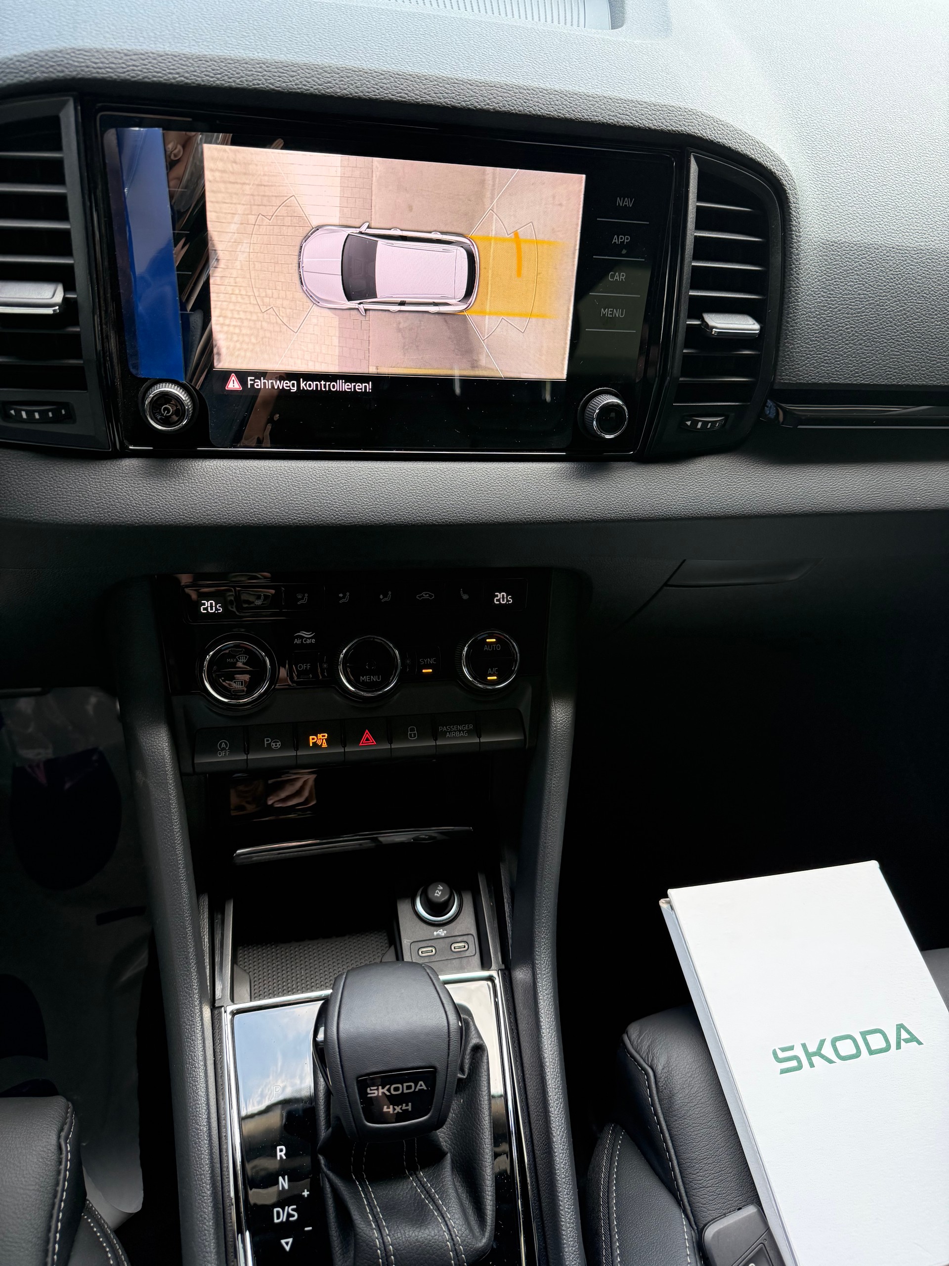 SKODA Karoq 2.0 TSI SportLine 4x4 DSG-image-9