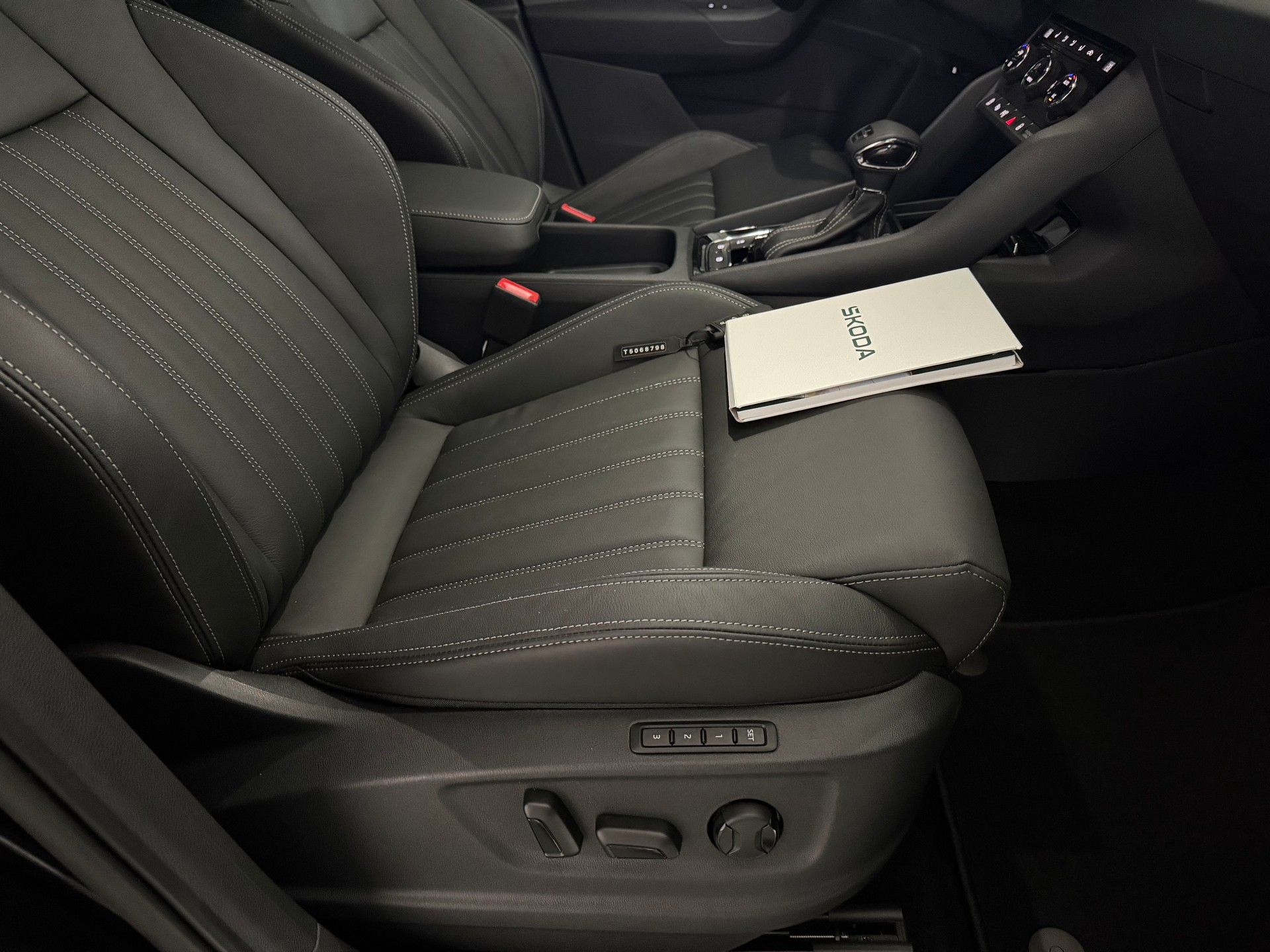SKODA Karoq 2.0 TSI SportLine 4x4 DSG-image-5