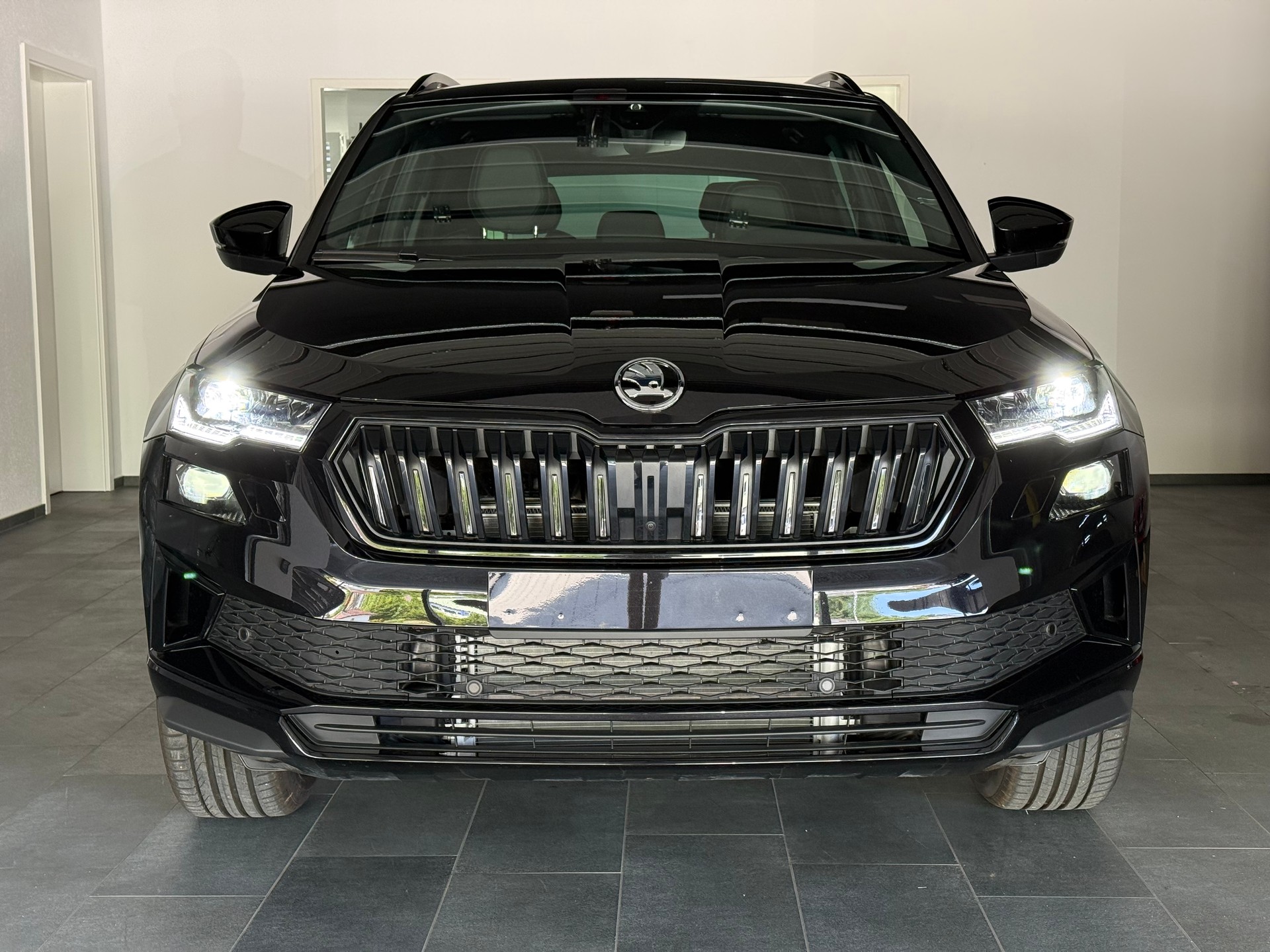 SKODA Karoq 2.0 TSI SportLine 4x4 DSG-image-2