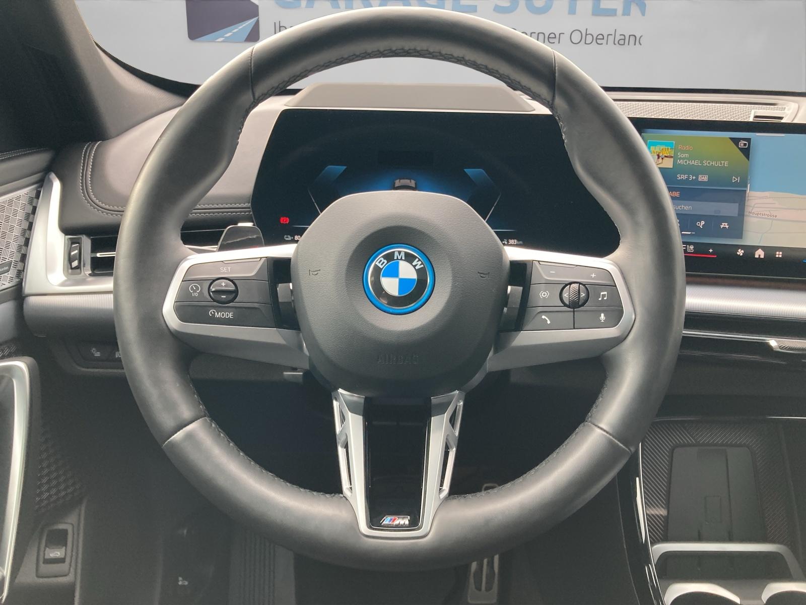 BMW iX1 30 xDrive-image-12