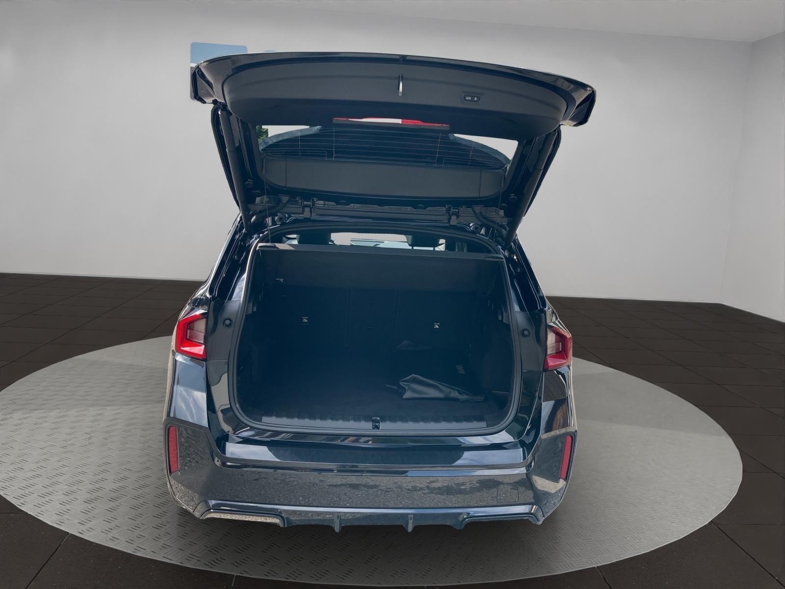 BMW iX1 30 xDrive-image-16