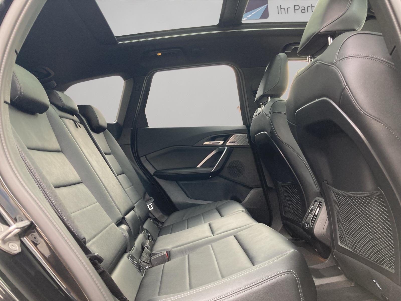 BMW iX1 30 xDrive-image-11