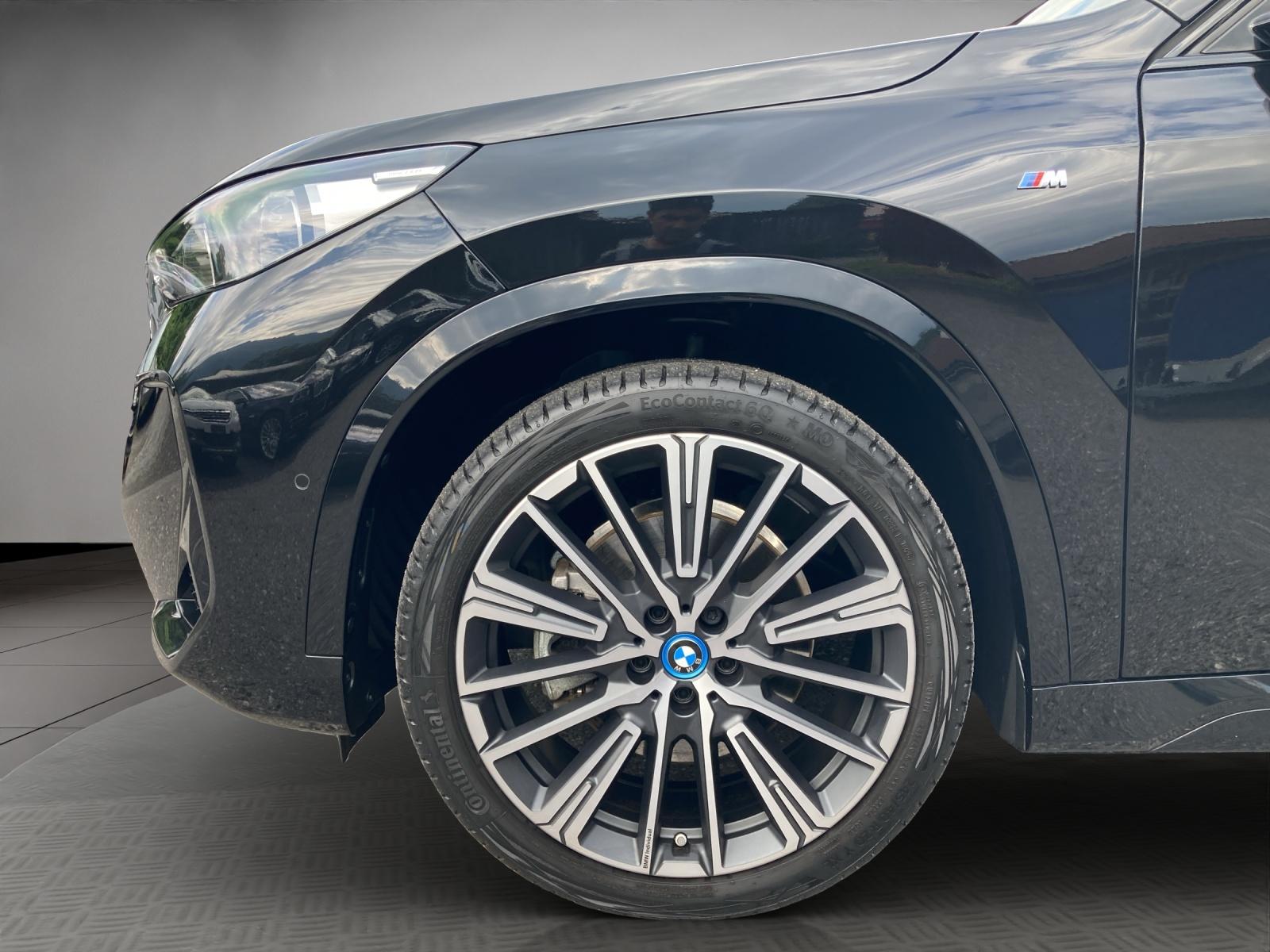 BMW iX1 30 xDrive-image-18