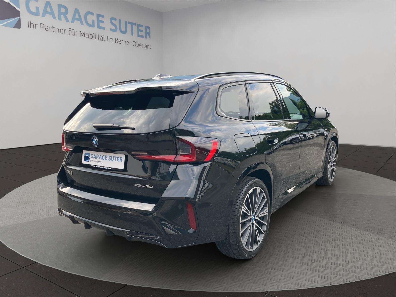 BMW iX1 30 xDrive-image-4