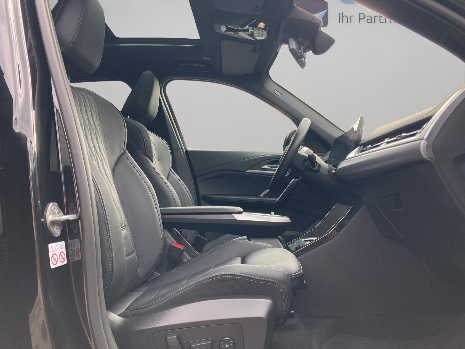 BMW iX1 30 xDrive-image-10