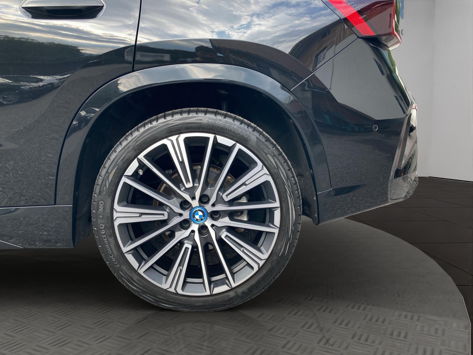BMW iX1 30 xDrive-image-20
