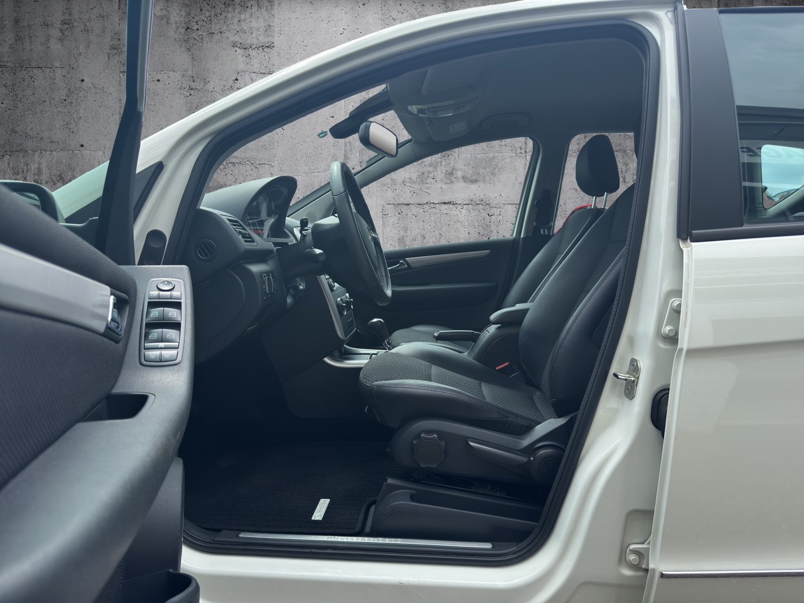 MERCEDES-BENZ A 180 Avantgarde Selection Autotronic-image-6