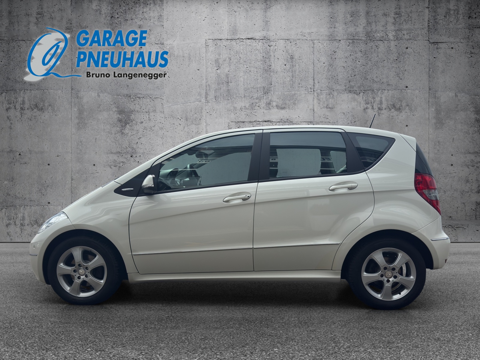 MERCEDES-BENZ A 180 Avantgarde Selection Autotronic-image-17