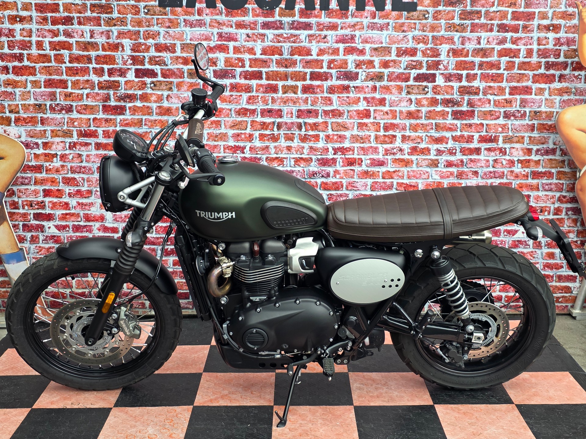 TRIUMPH Street Scrambler 900-showroom-element-3