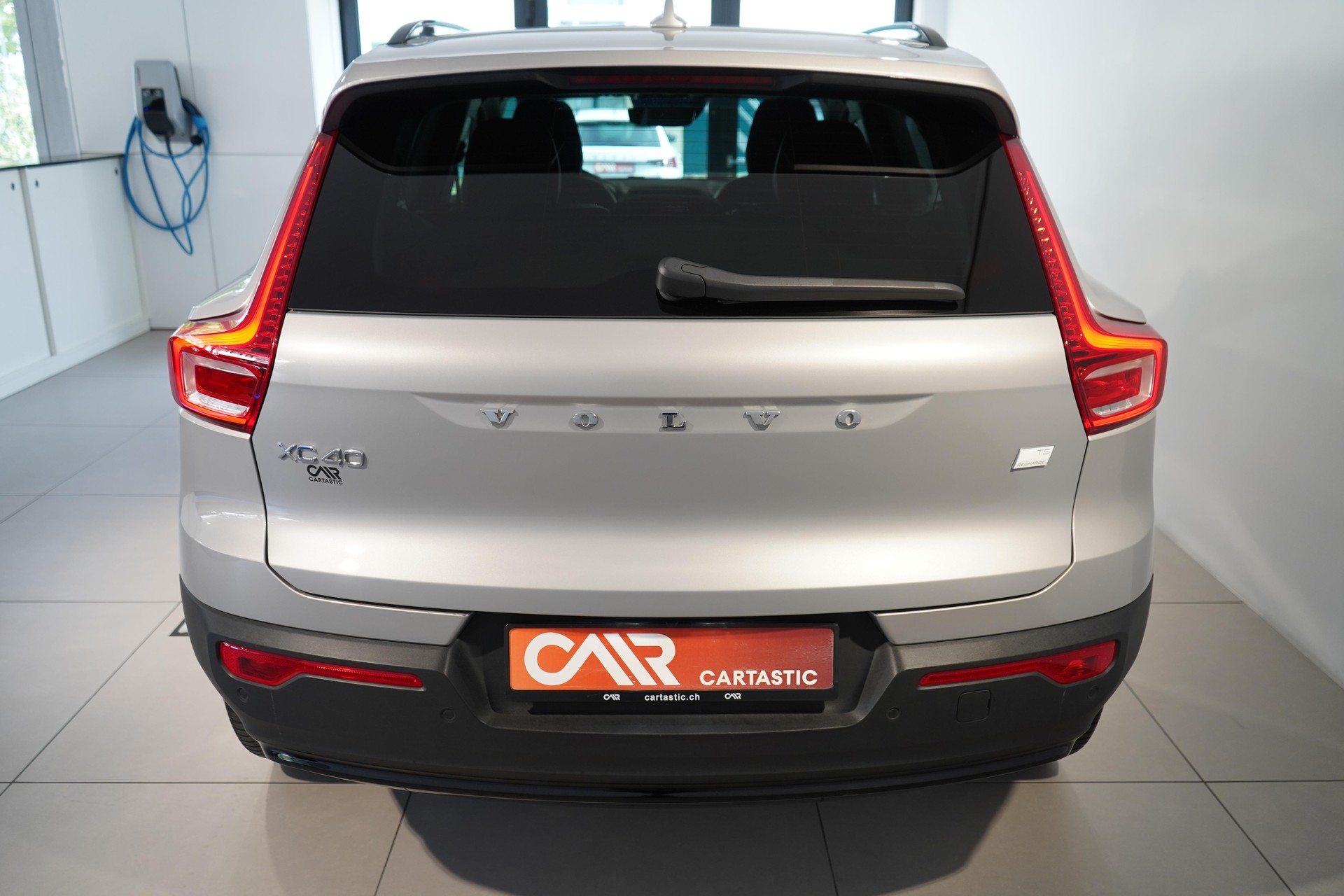 VOLVO XC40 1.5 T5 PiH Ultimate Dark-showroom-element-3