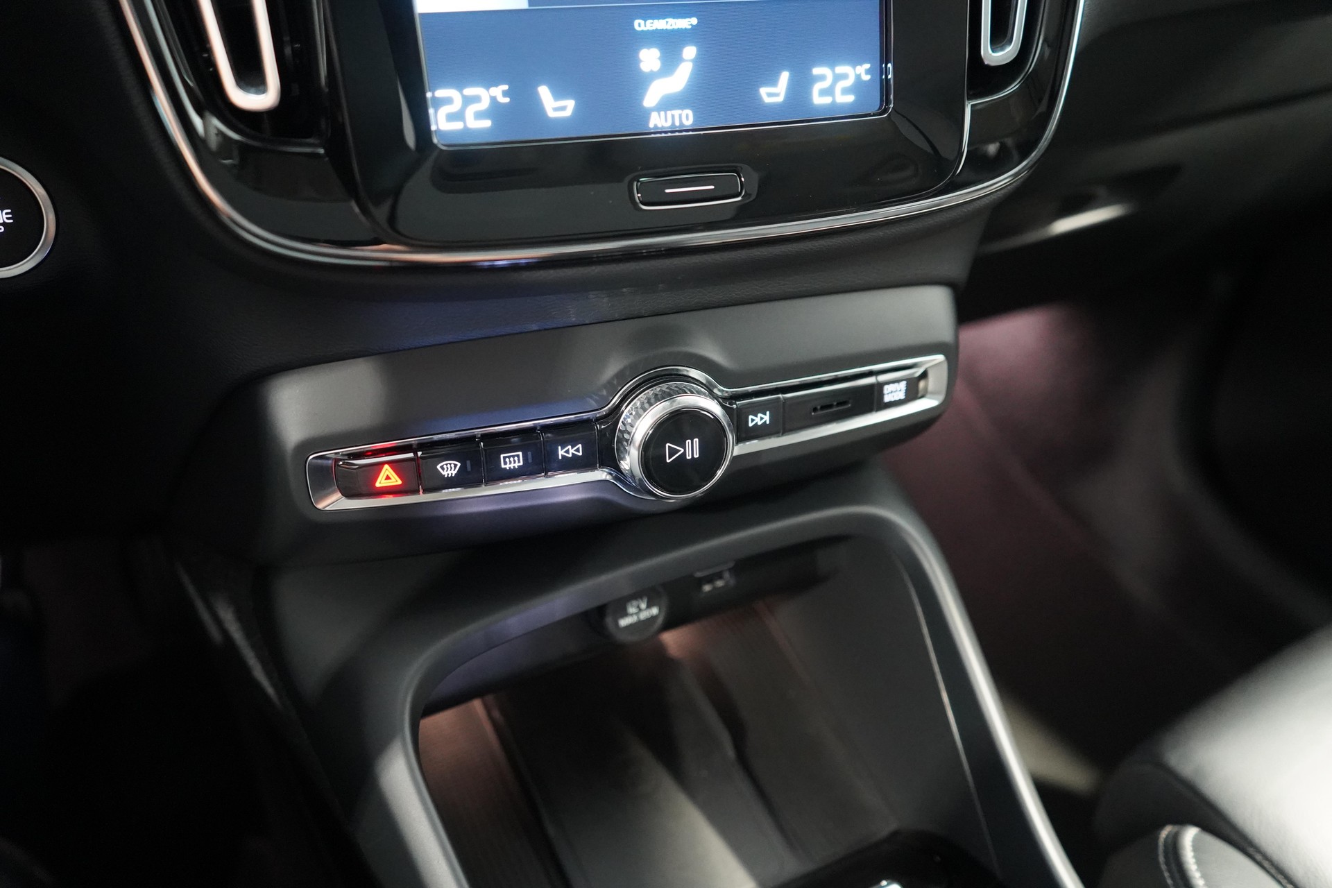 VOLVO XC40 1.5 T5 PiH Ultimate Dark-image-11