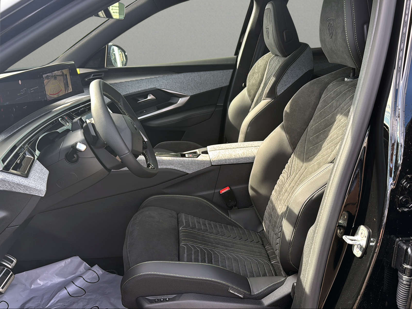 PEUGEOT 5008 195 Plug-in Hybrid e-DCS7 GT Exclusive-showroom-element-3