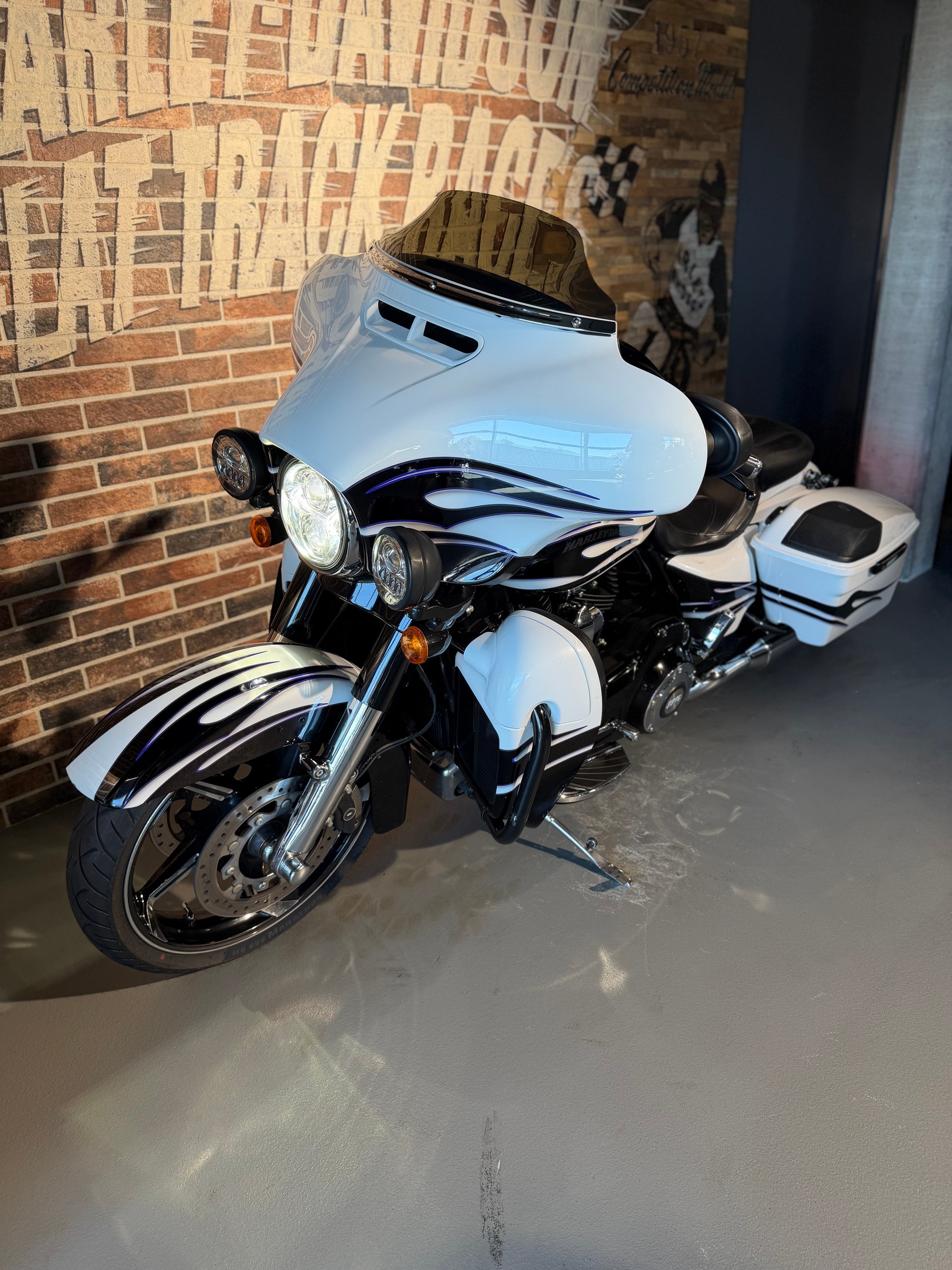 HARLEY-DAVIDSON FLHXSE Street Glide ABS CVO-image-4