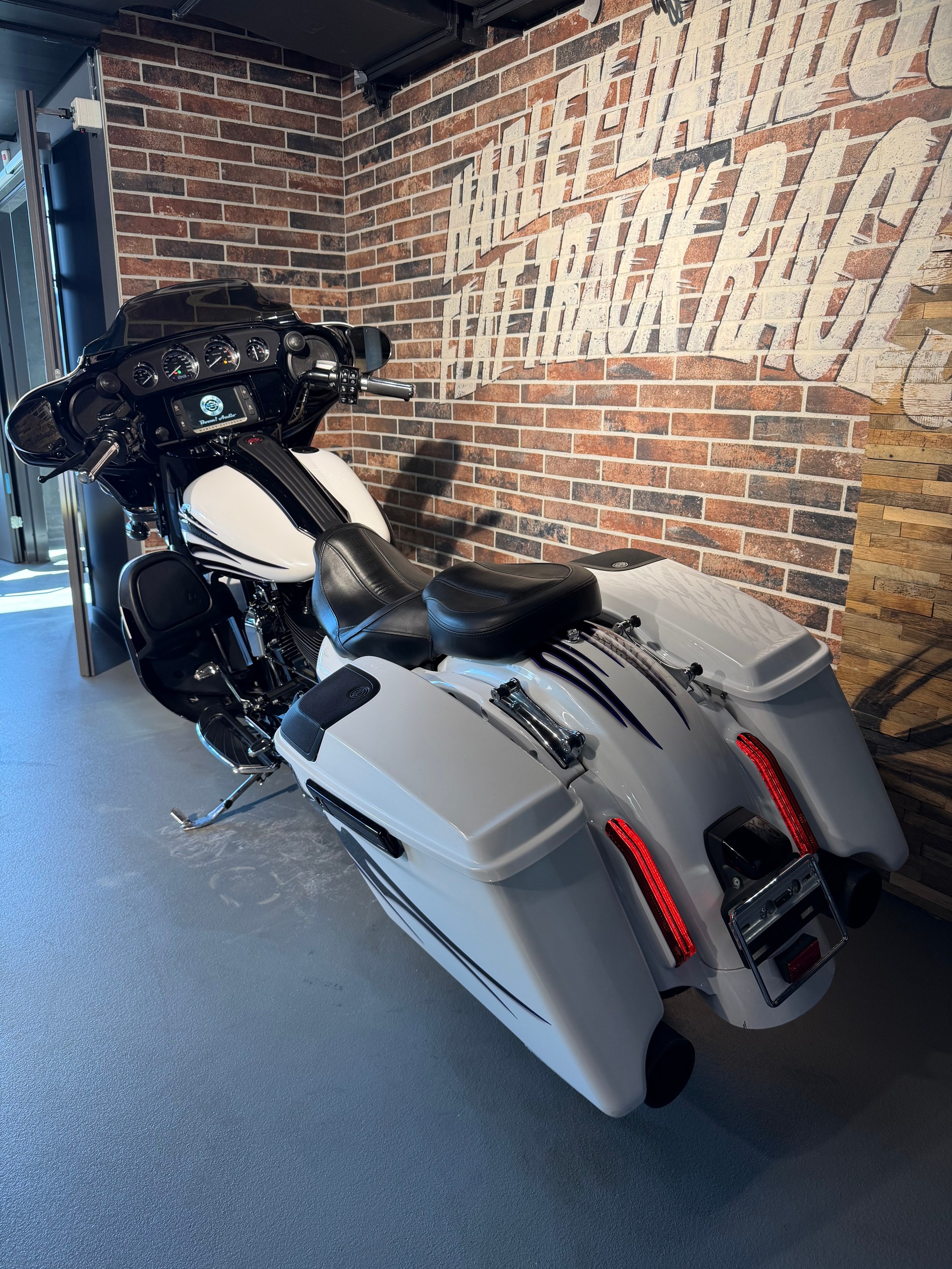 HARLEY-DAVIDSON FLHXSE Street Glide ABS CVO-image-6