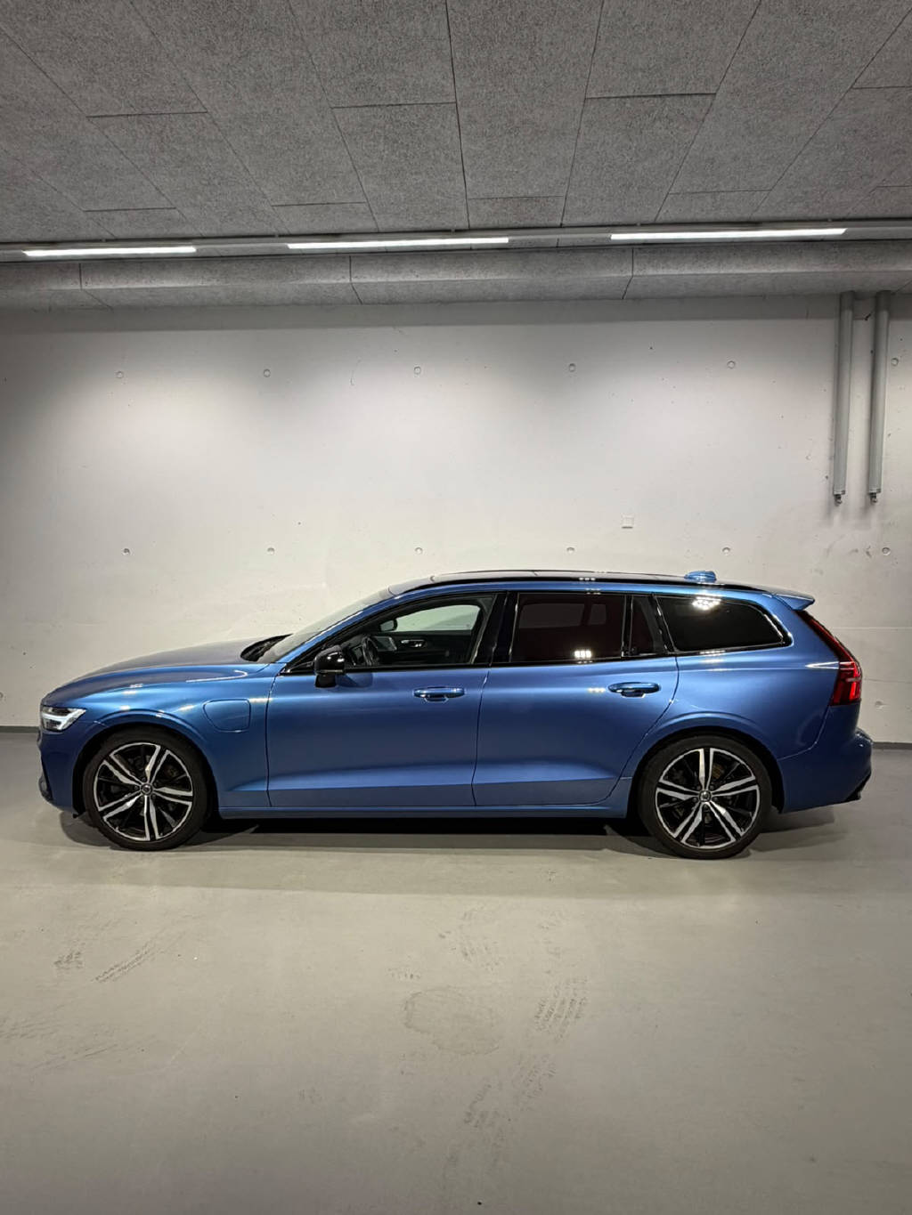 VOLVO V60 2.0 T6 TE R-Design eAWD-showroom-element-2
