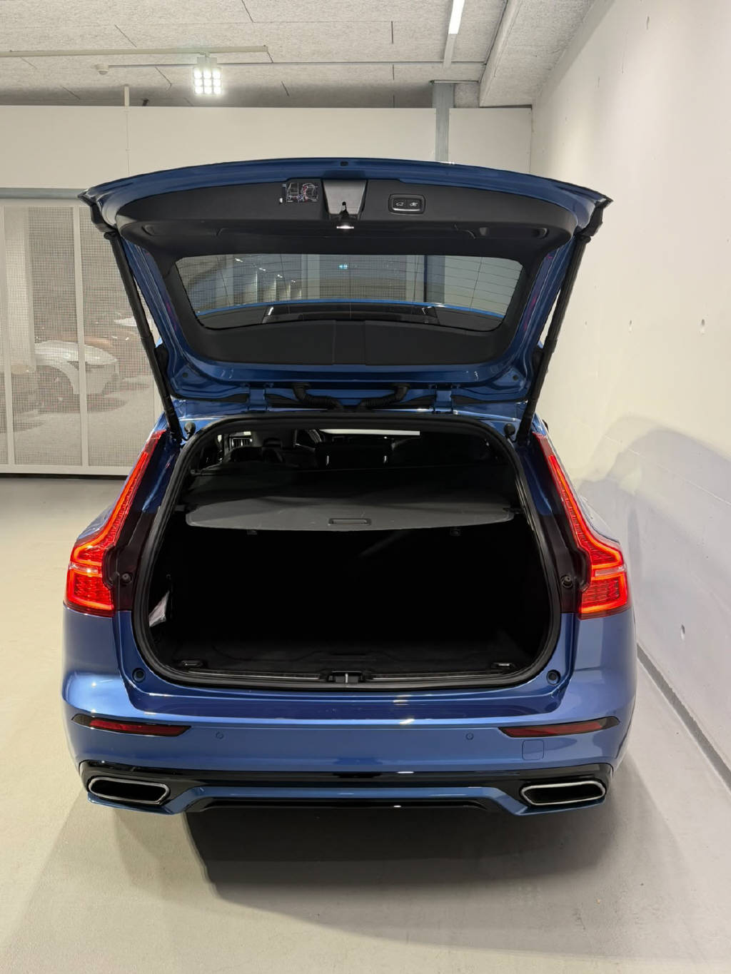 VOLVO V60 2.0 T6 TE R-Design eAWD-image-9