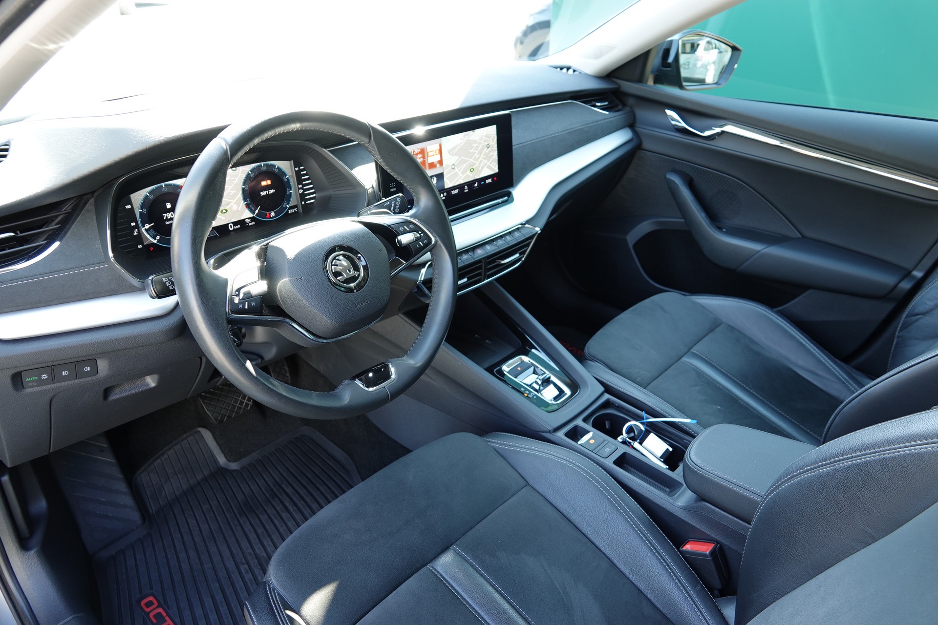SKODA Octavia Combi 2.0 TDI 150 Style DSG-image-7