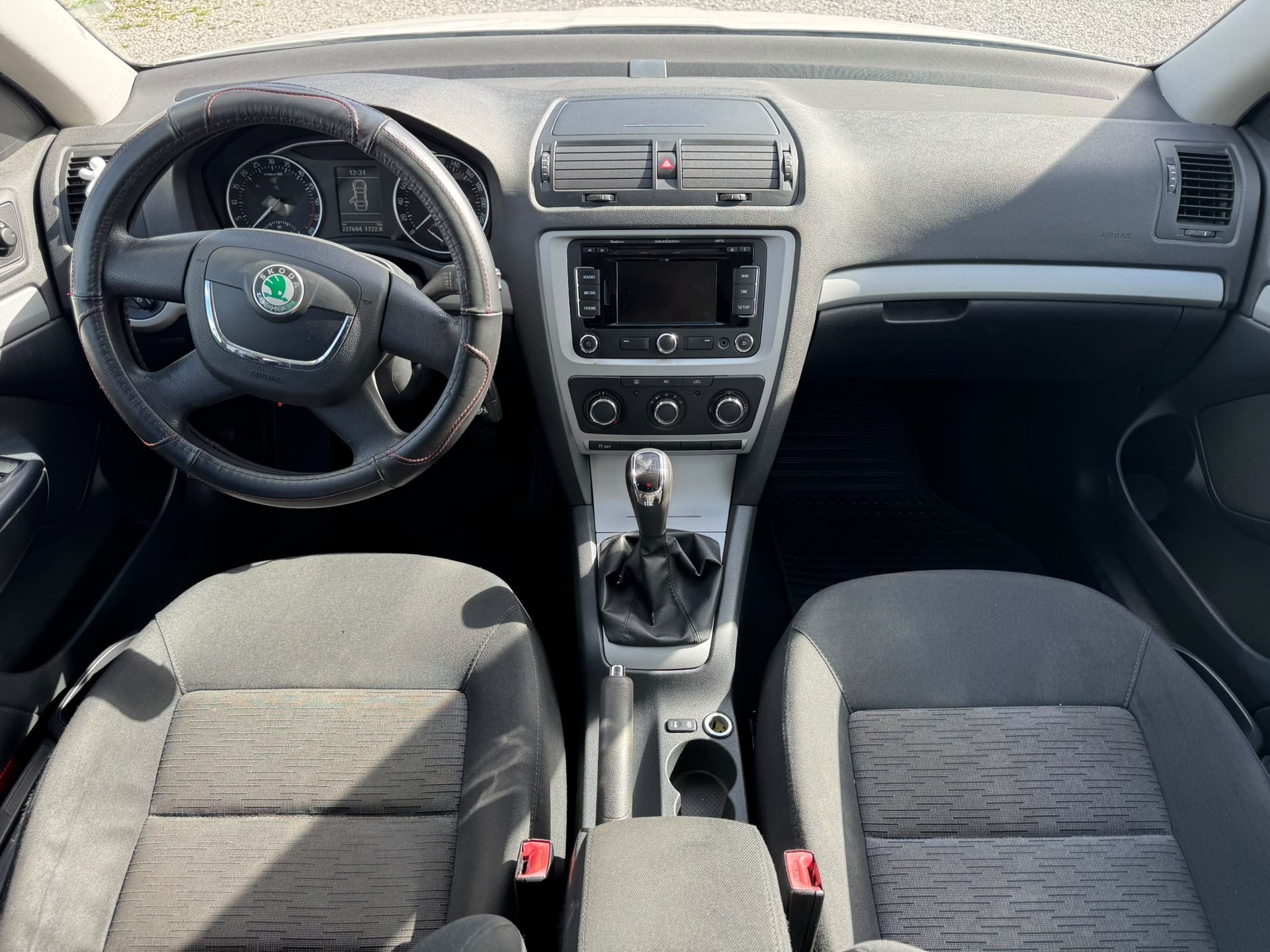 SKODA Octavia Combi 1.6 TDI Ambition 4x4-image-8