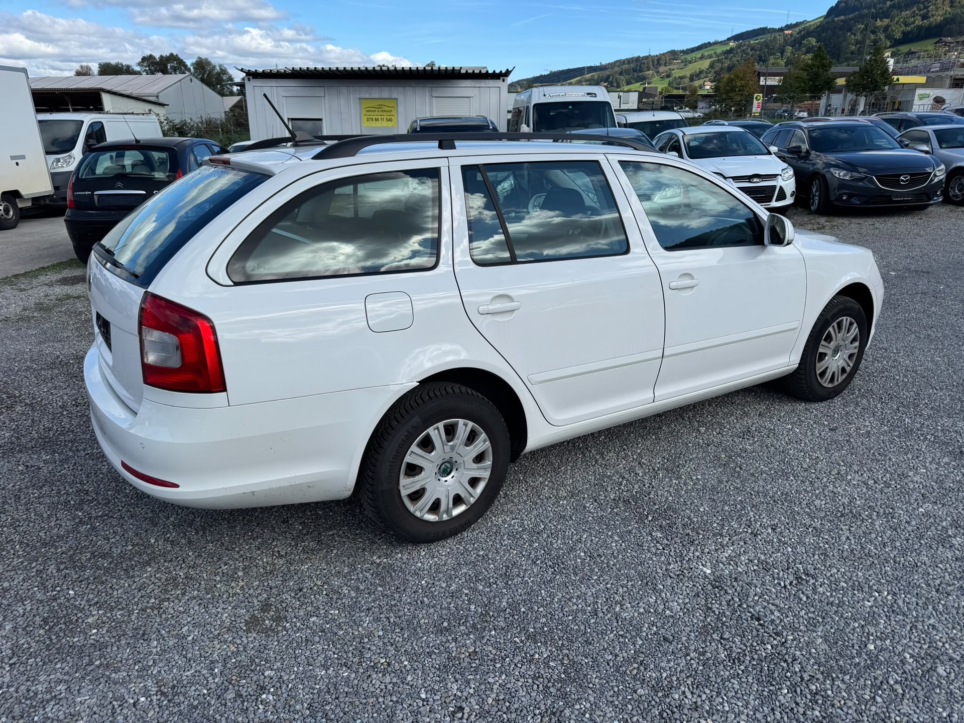 SKODA Octavia Combi 1.6 TDI Ambition 4x4-image-2