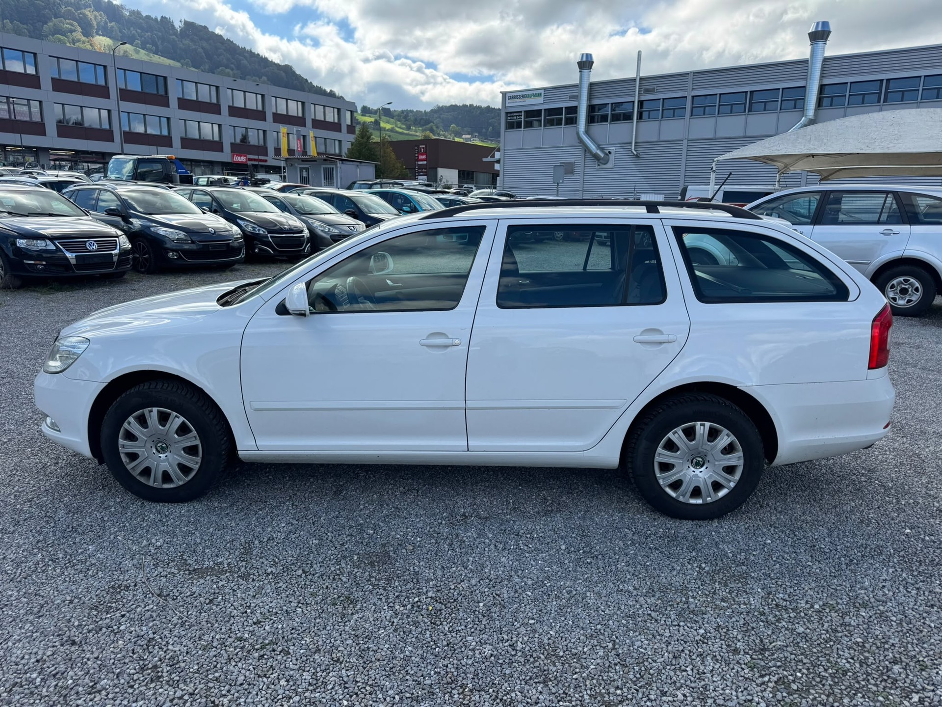 SKODA Octavia Combi 1.6 TDI Ambition 4x4-image-1