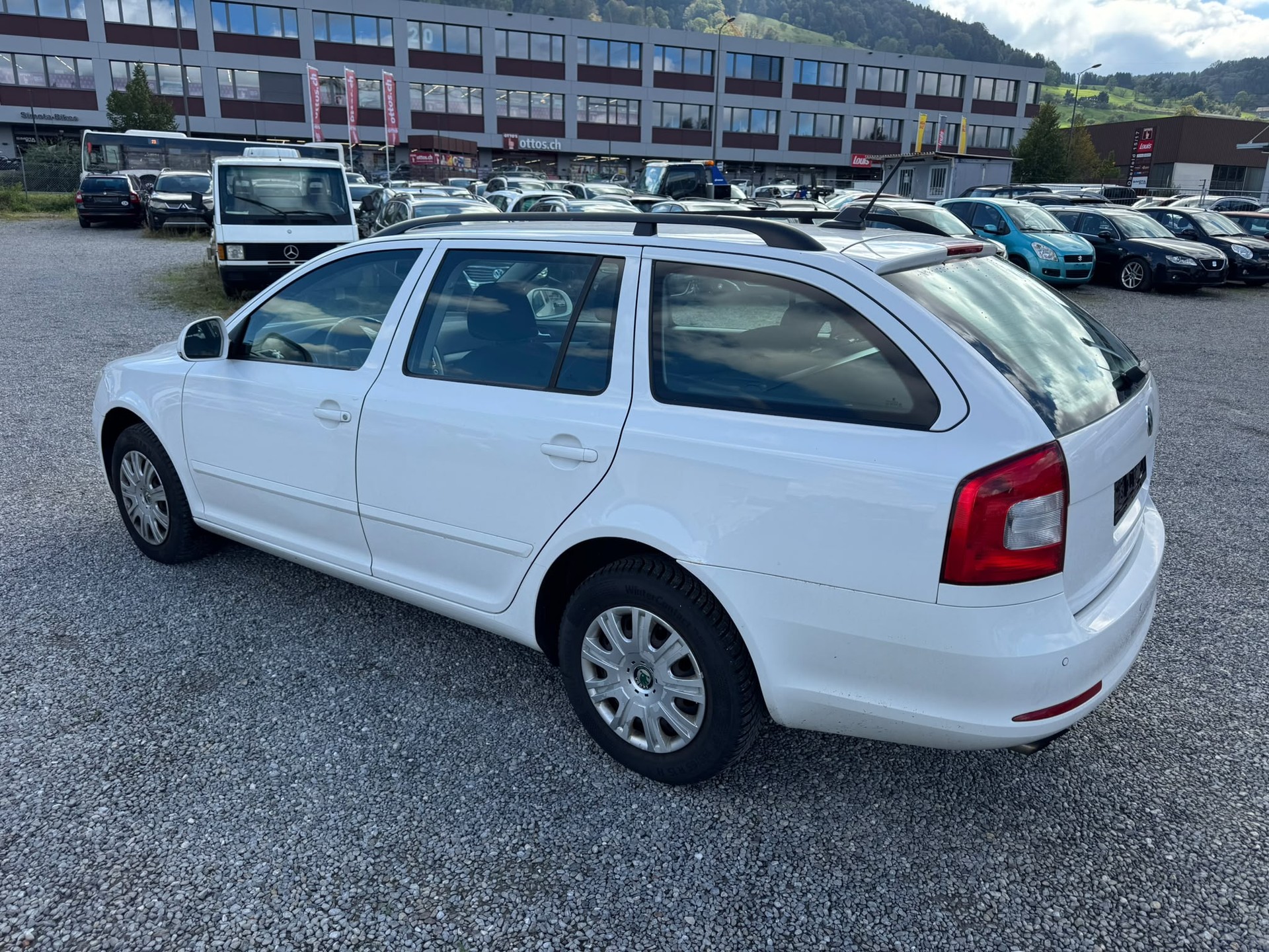 SKODA Octavia Combi 1.6 TDI Ambition 4x4-image-6
