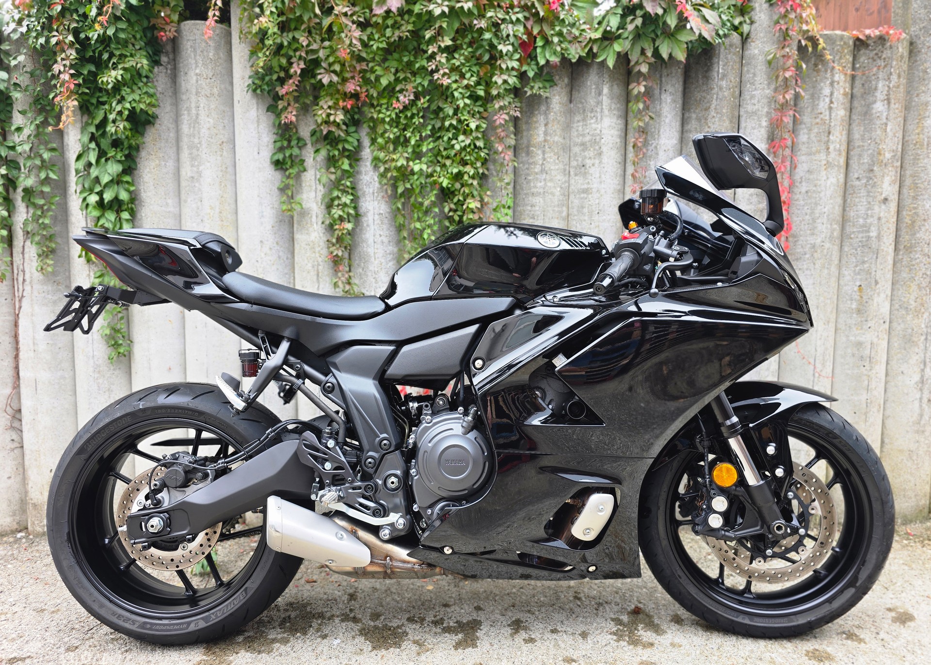 YAMAHA YZF-R7-image-4
