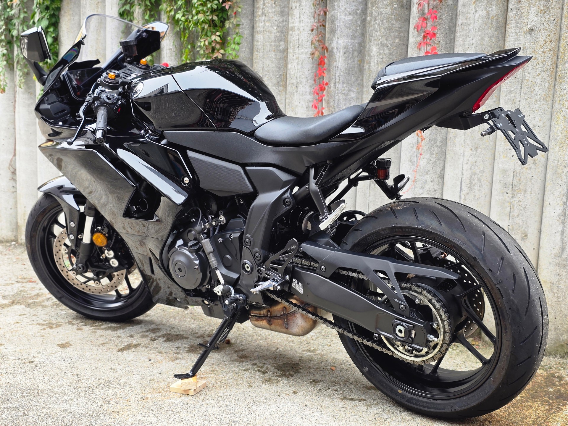 YAMAHA YZF-R7-image-2