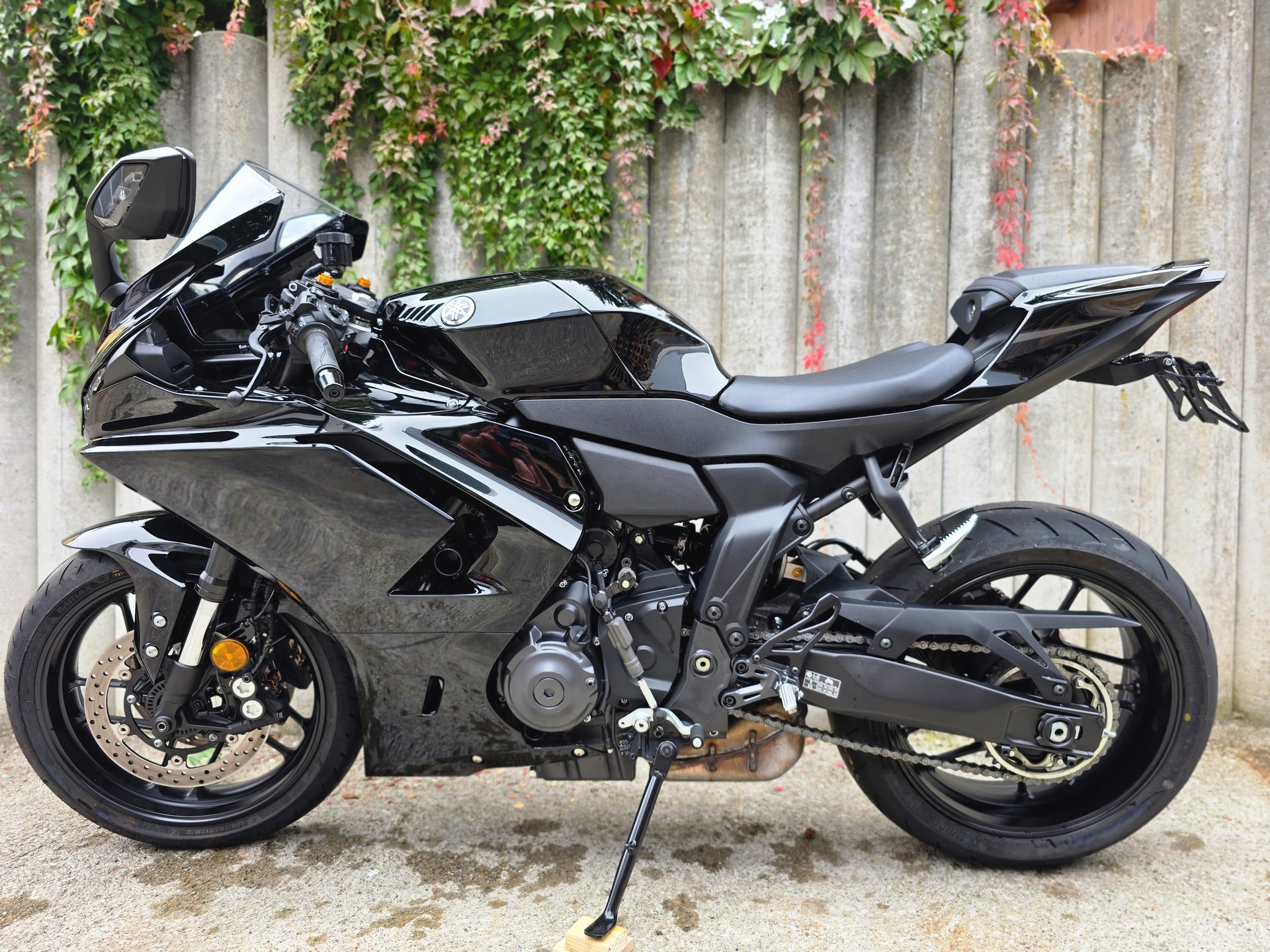 YAMAHA YZF-R7-image-1