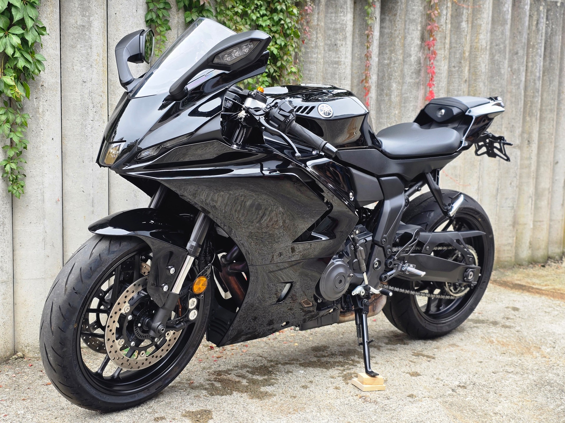YAMAHA YZF-R7-image-0