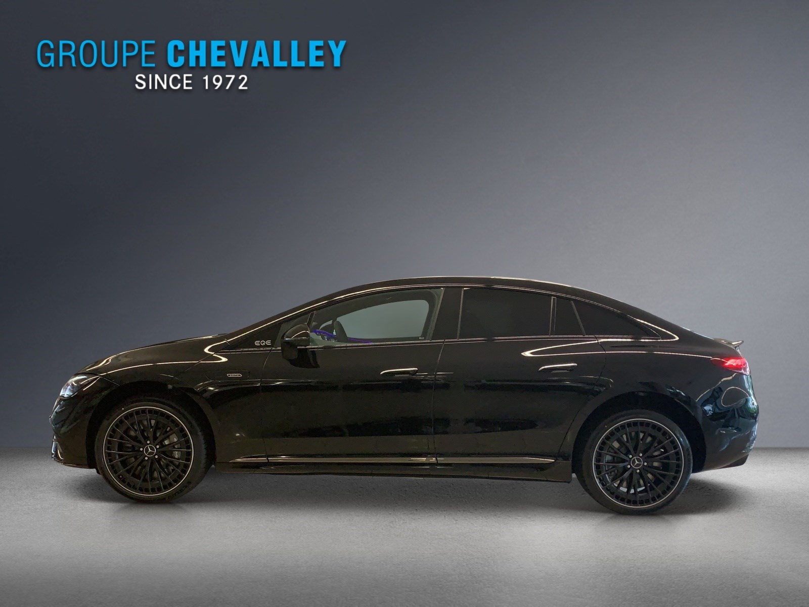 MERCEDES-BENZ EQE 43 AMG 4 Matic-showroom-element-2
