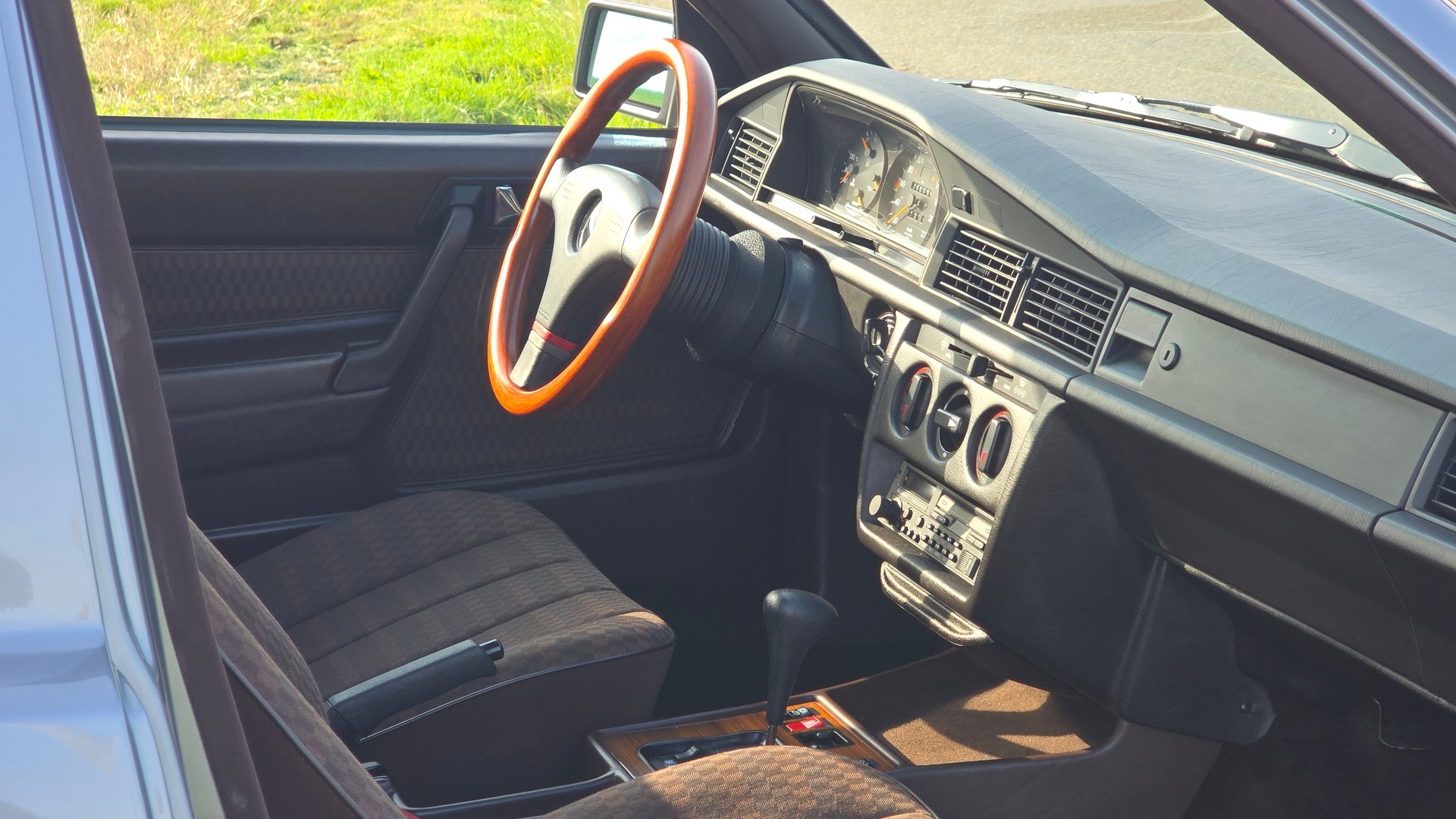 MERCEDES-BENZ 190E 2.3 8V-image-10