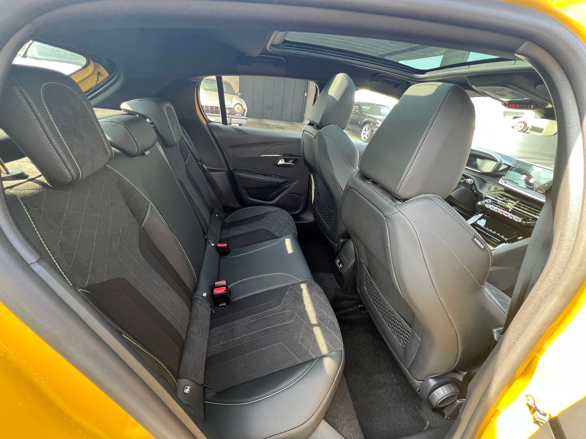 PEUGEOT 208 Elektrik GT-image-13