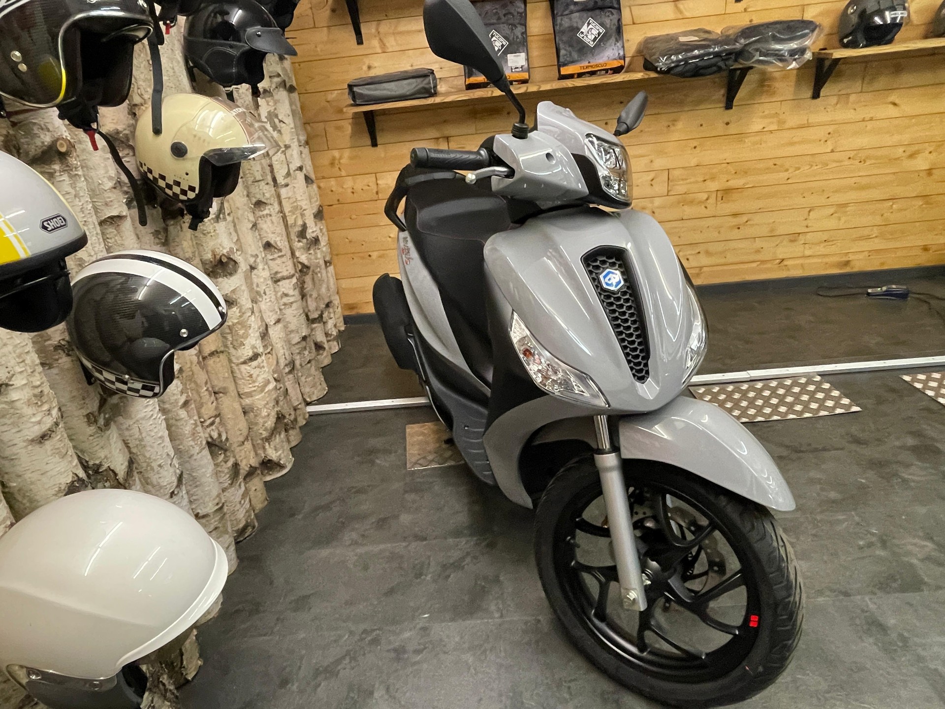 PIAGGIO Medley 125 Sport-image-3