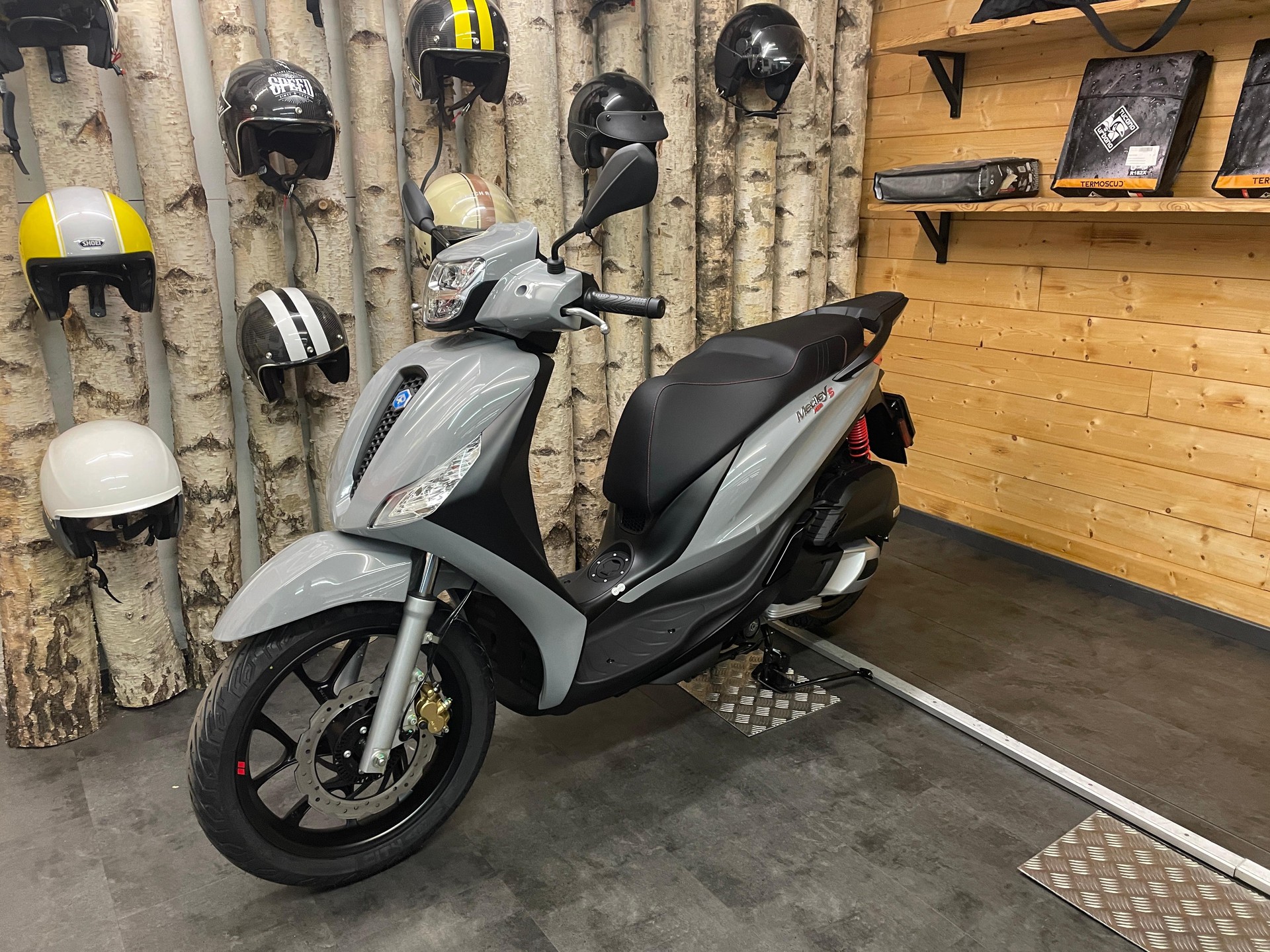 PIAGGIO Medley 125 Sport-image-1