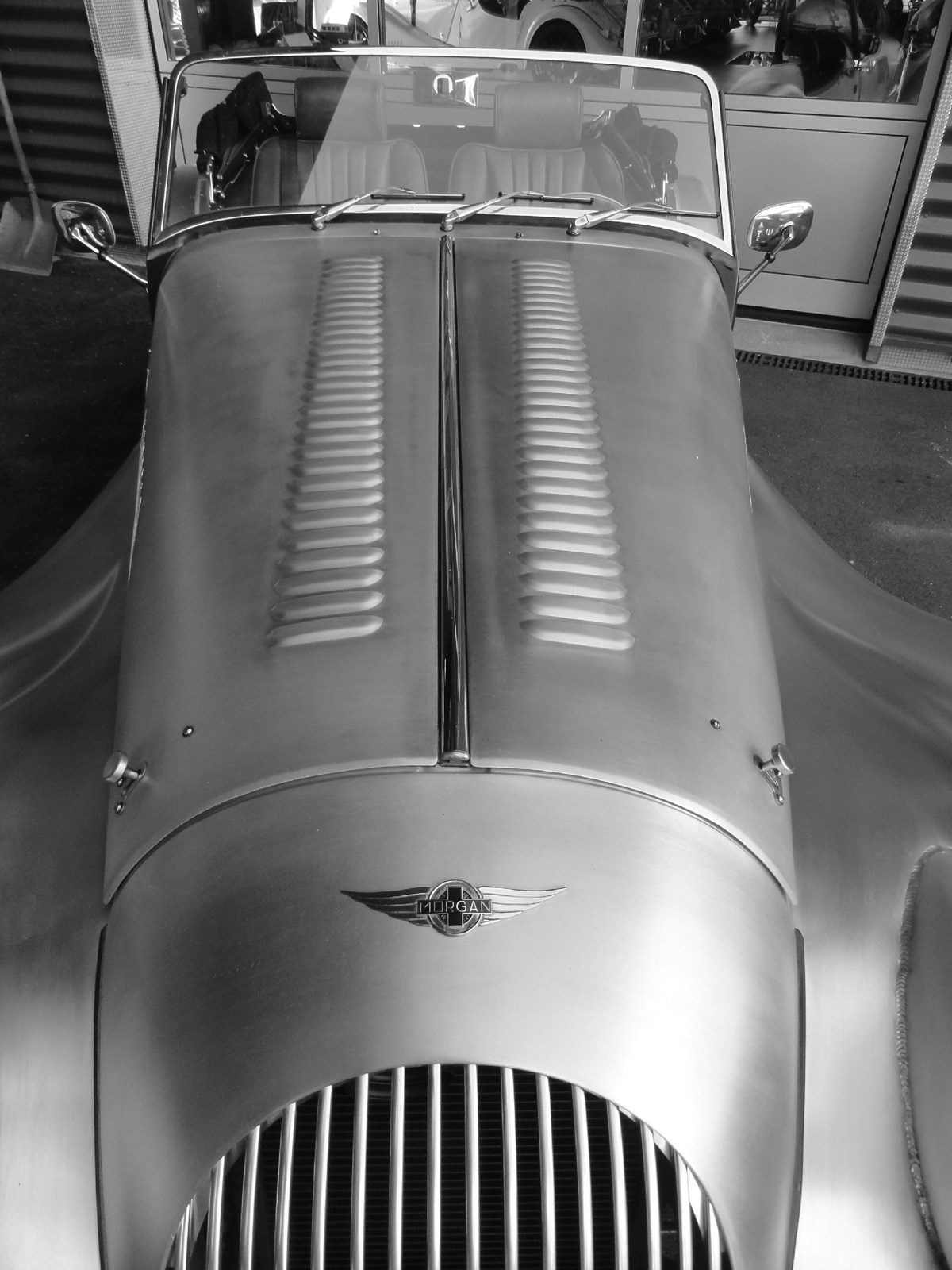 MORGAN einzigartiger Morgan PLUS 4 Avus Autone Vintage Edition-image-3