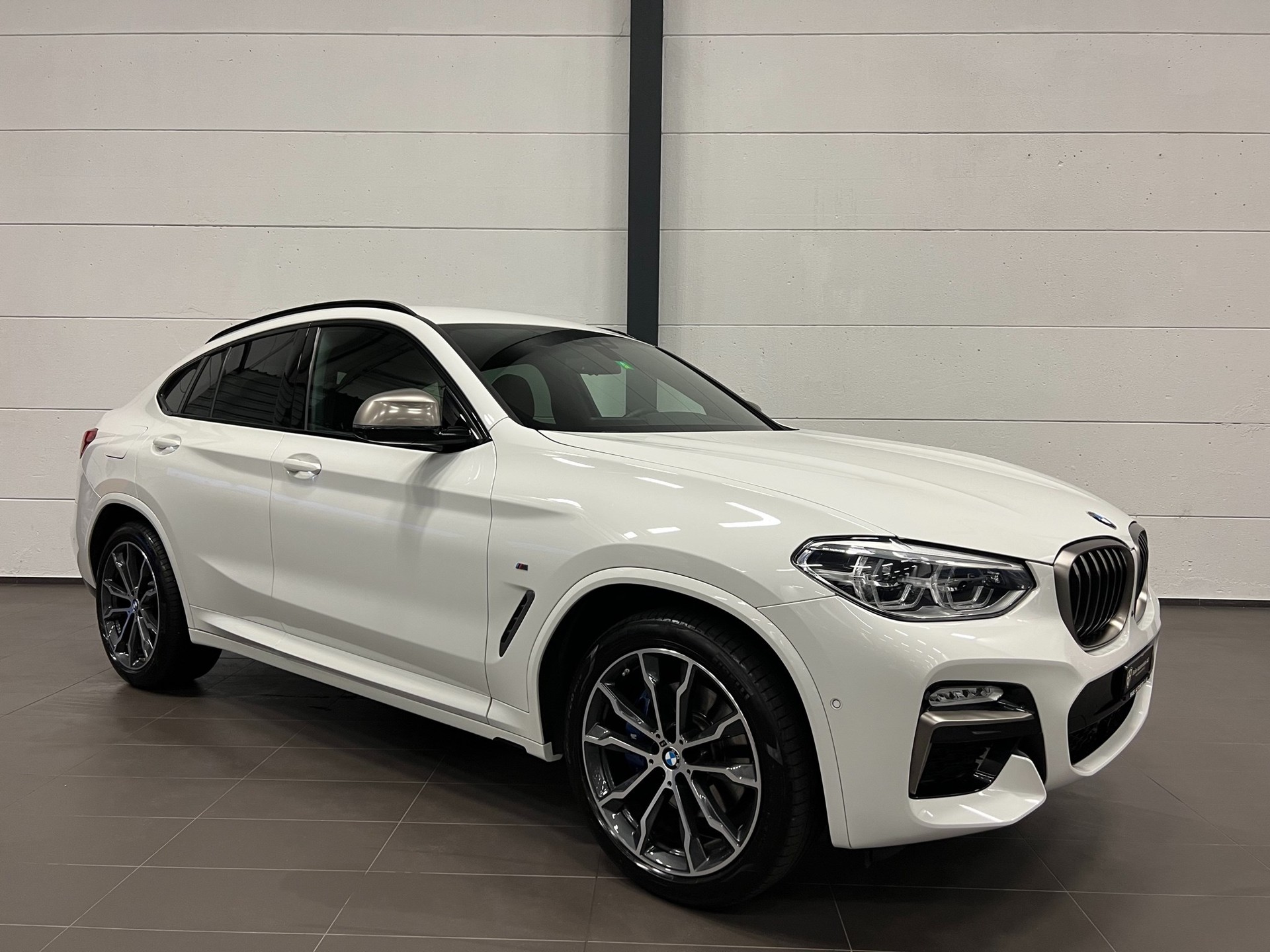 BMW X4 M40i Steptronic-showroom-element-1