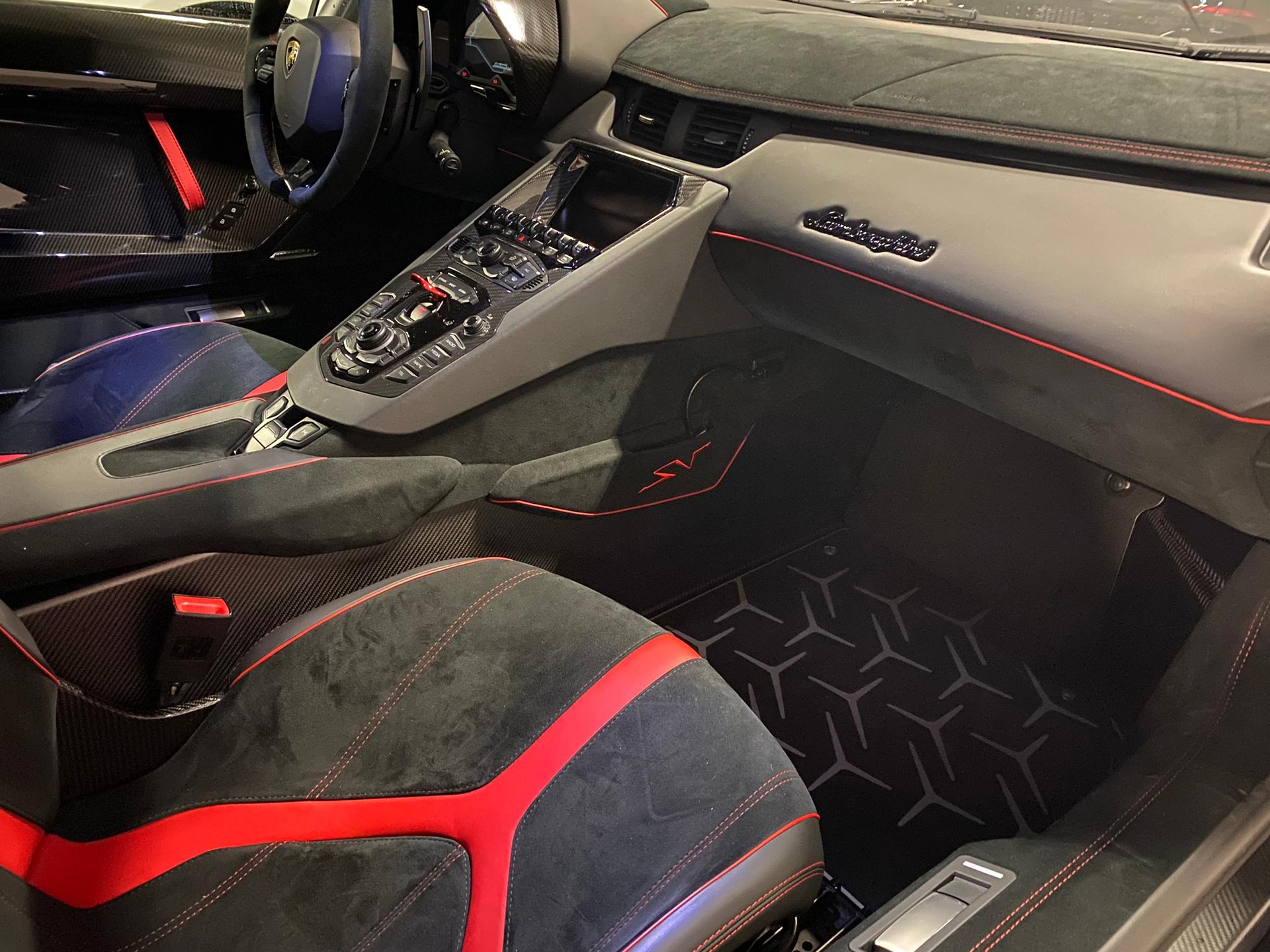 LAMBORGHINI Aventador LP750-4 SV Superveloce Coupé E-Gear Ad Personam Mattlackierung "1 of 600"-image-10